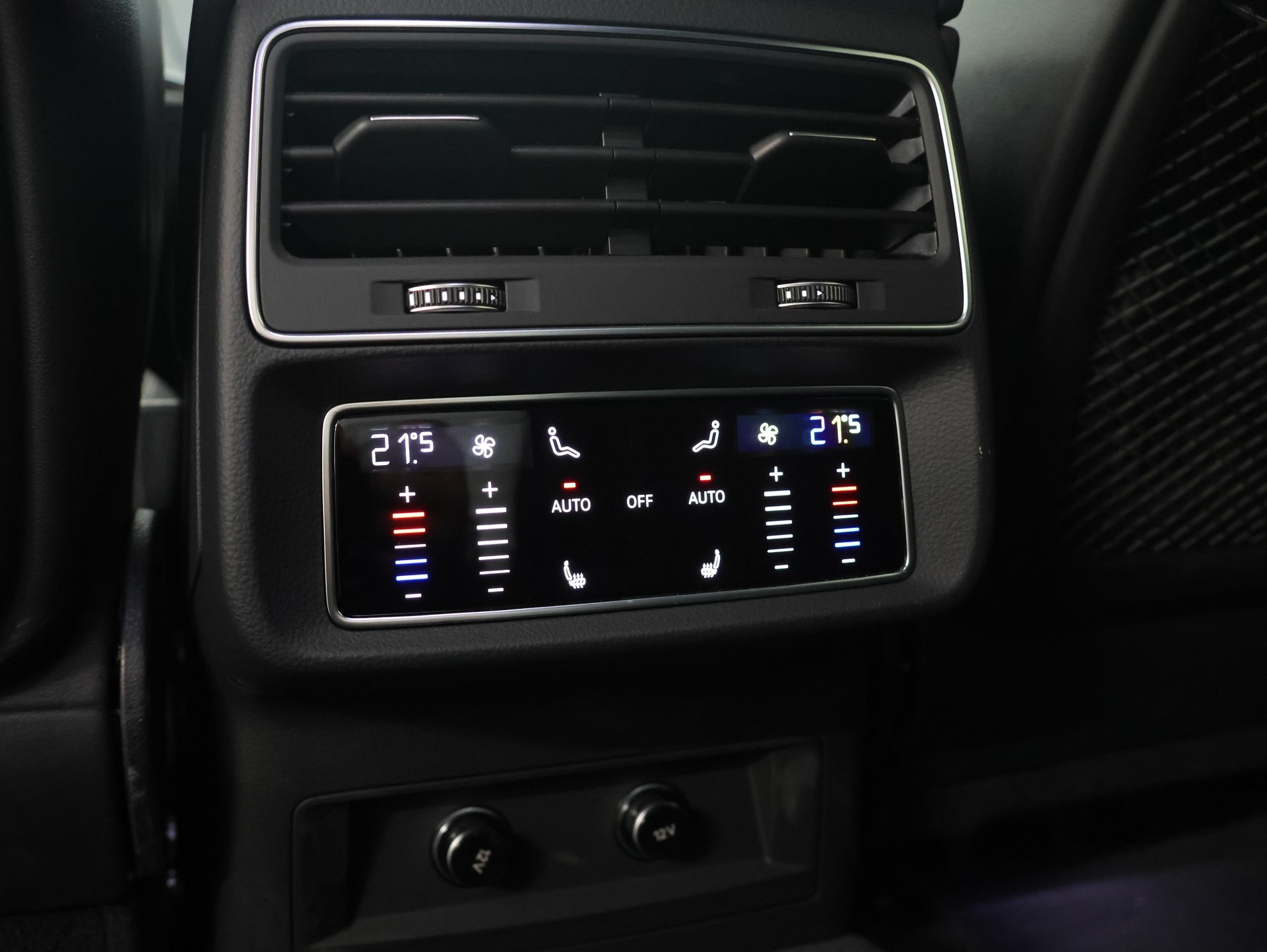 AUDI RSQ8 quattro tiptronic *Sitzheizung* *360 Kamera* *Panoramadach*-image-40
