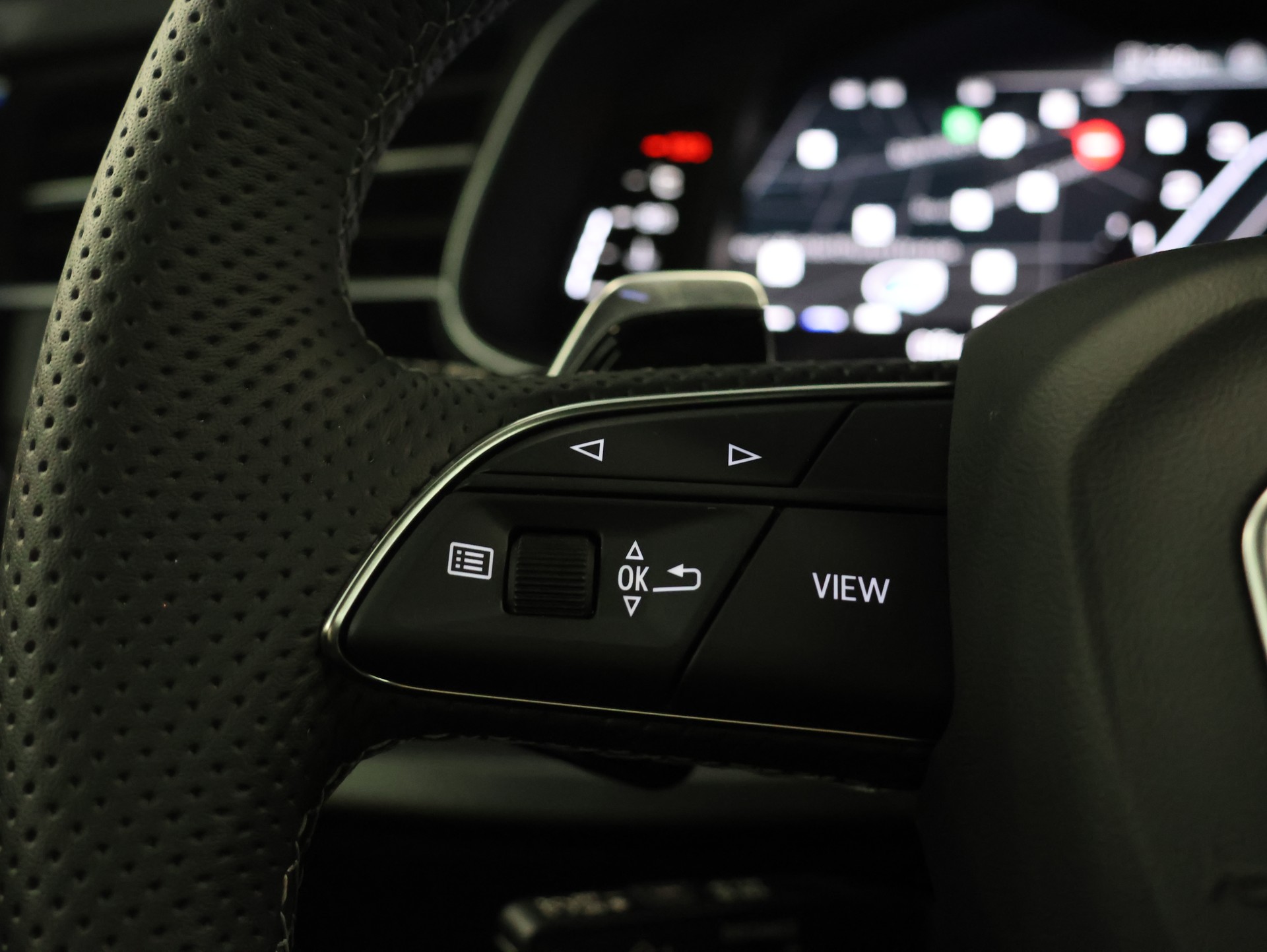 AUDI RSQ8 quattro tiptronic *Sitzheizung* *360 Kamera* *Panoramadach*-image-23
