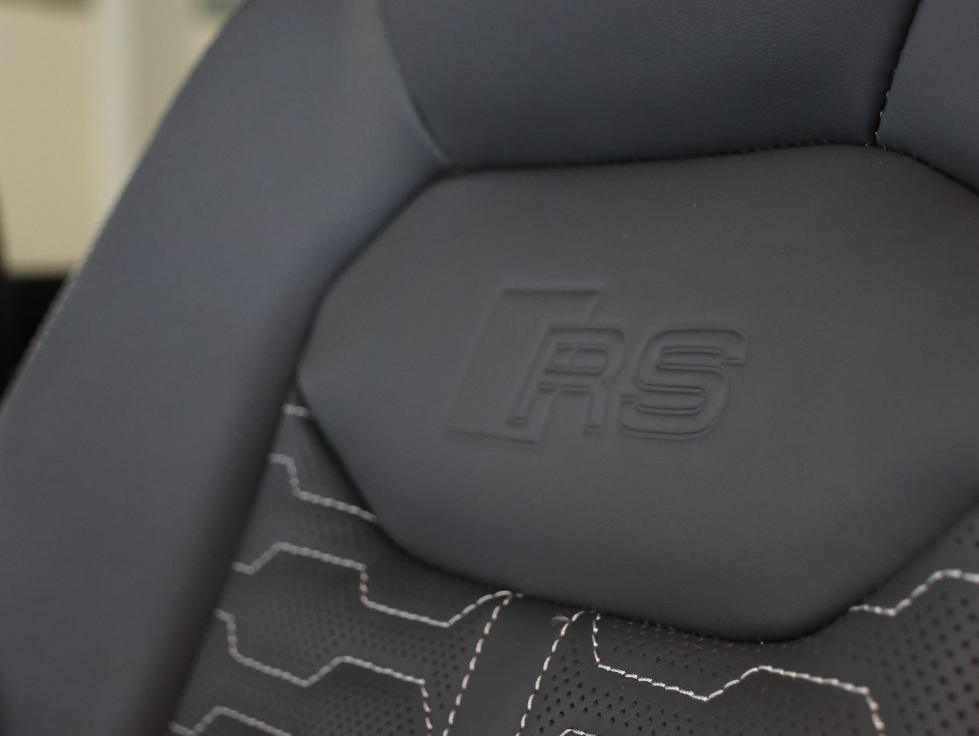 AUDI RSQ8 quattro tiptronic *Sitzheizung* *360 Kamera* *Panoramadach*-image-17