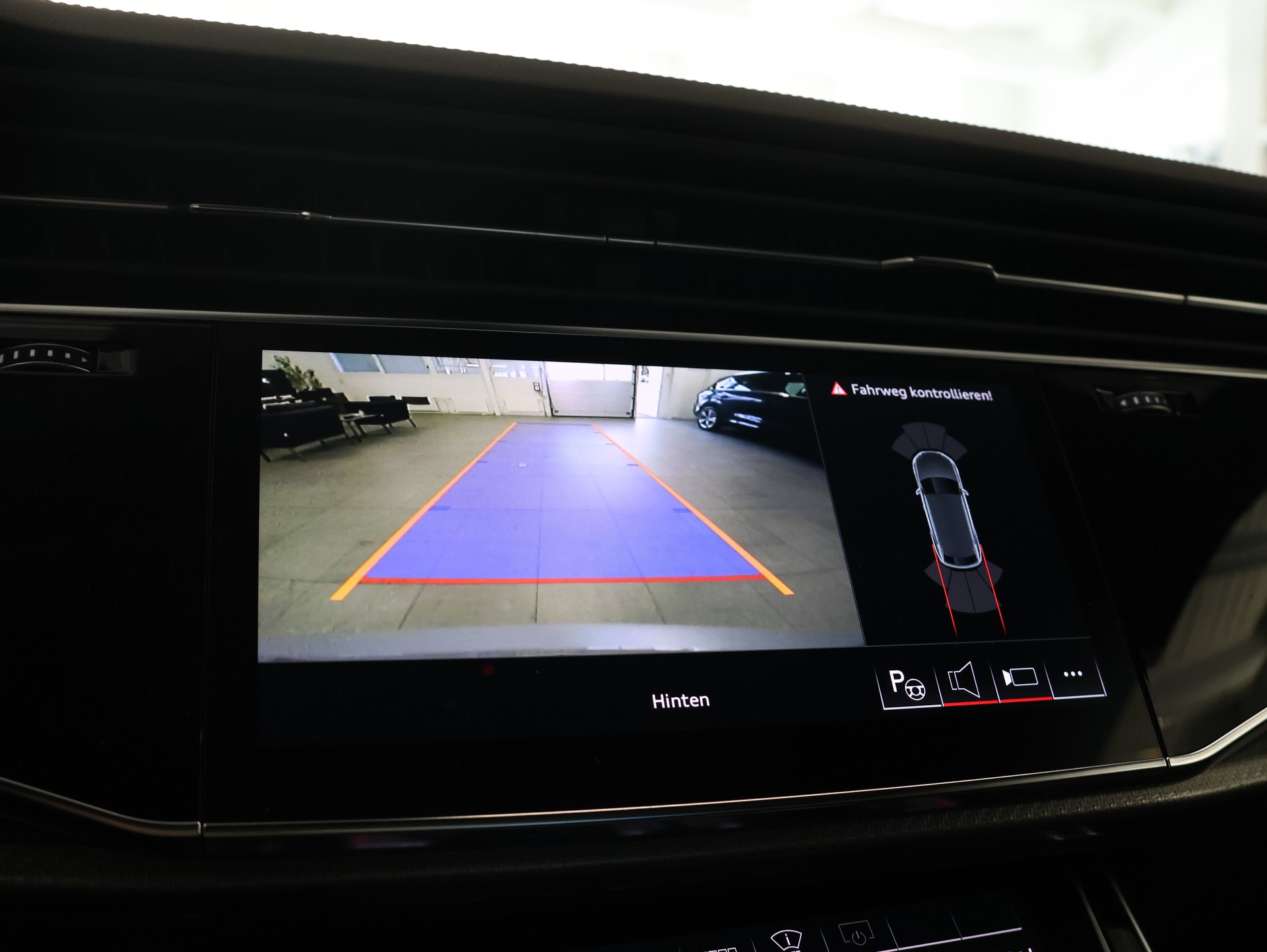 AUDI RSQ8 quattro tiptronic *Sitzheizung* *360 Kamera* *Panoramadach*-image-26