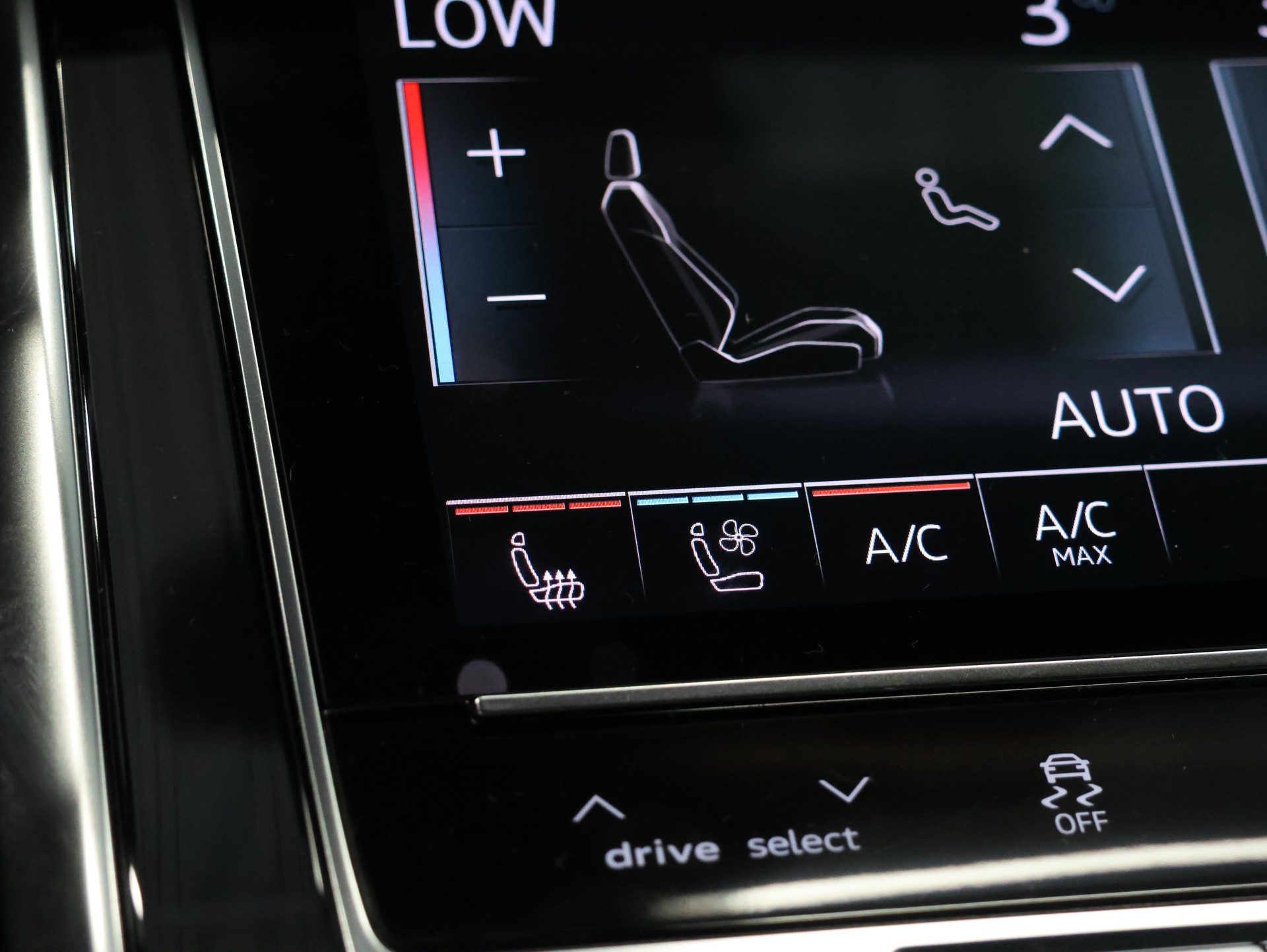 AUDI RSQ8 quattro tiptronic *Sitzheizung* *360 Kamera* *Panoramadach*-image-28