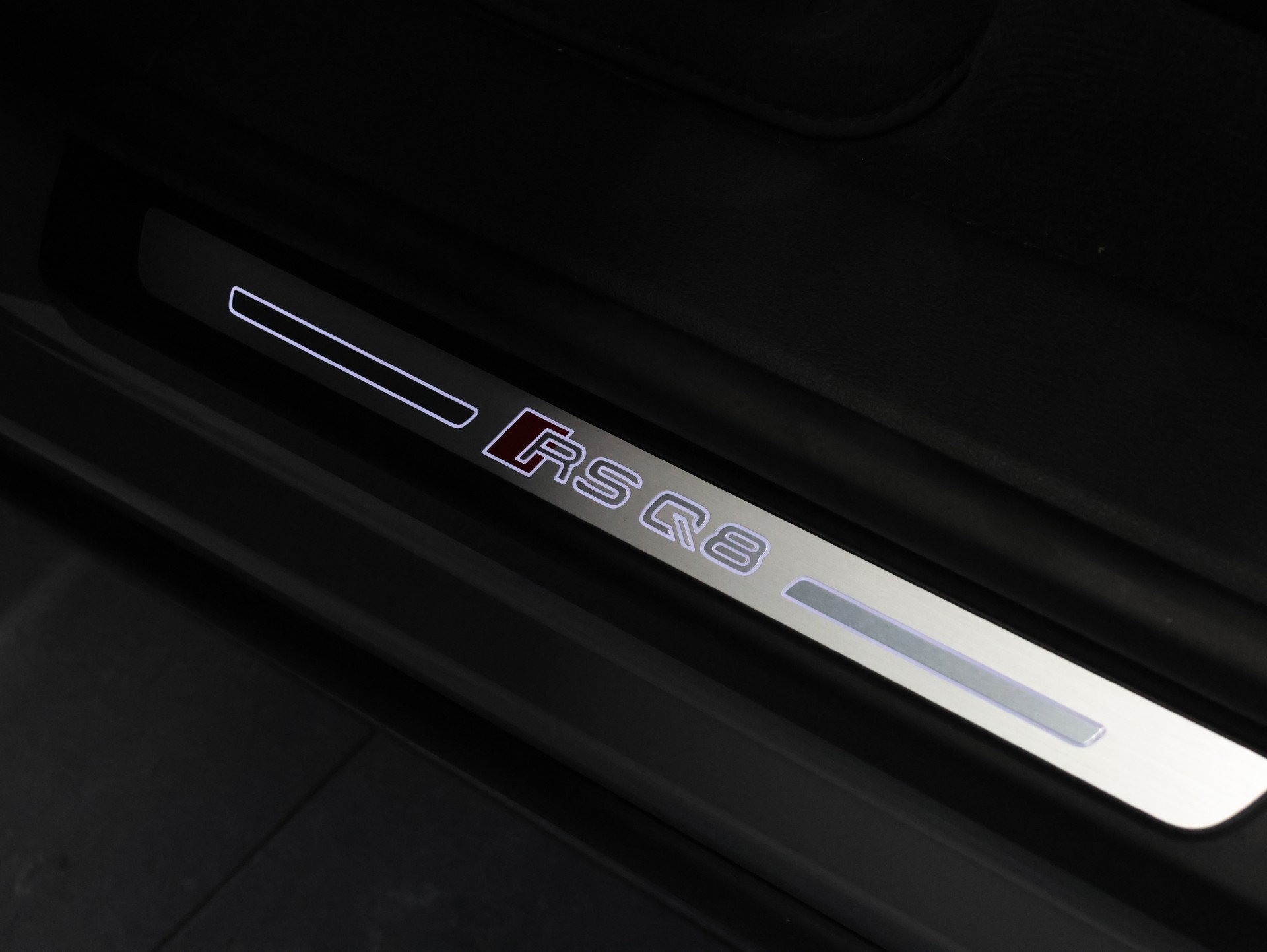 AUDI RSQ8 quattro tiptronic *Sitzheizung* *360 Kamera* *Panoramadach*-image-15
