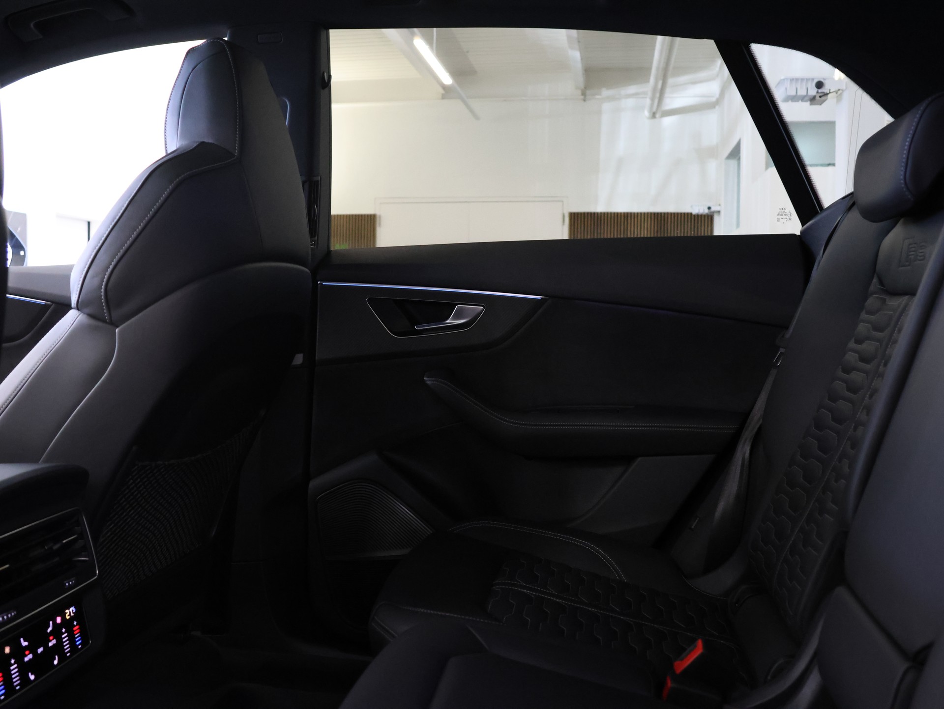 AUDI RSQ8 quattro tiptronic *Sitzheizung* *360 Kamera* *Panoramadach*-image-38
