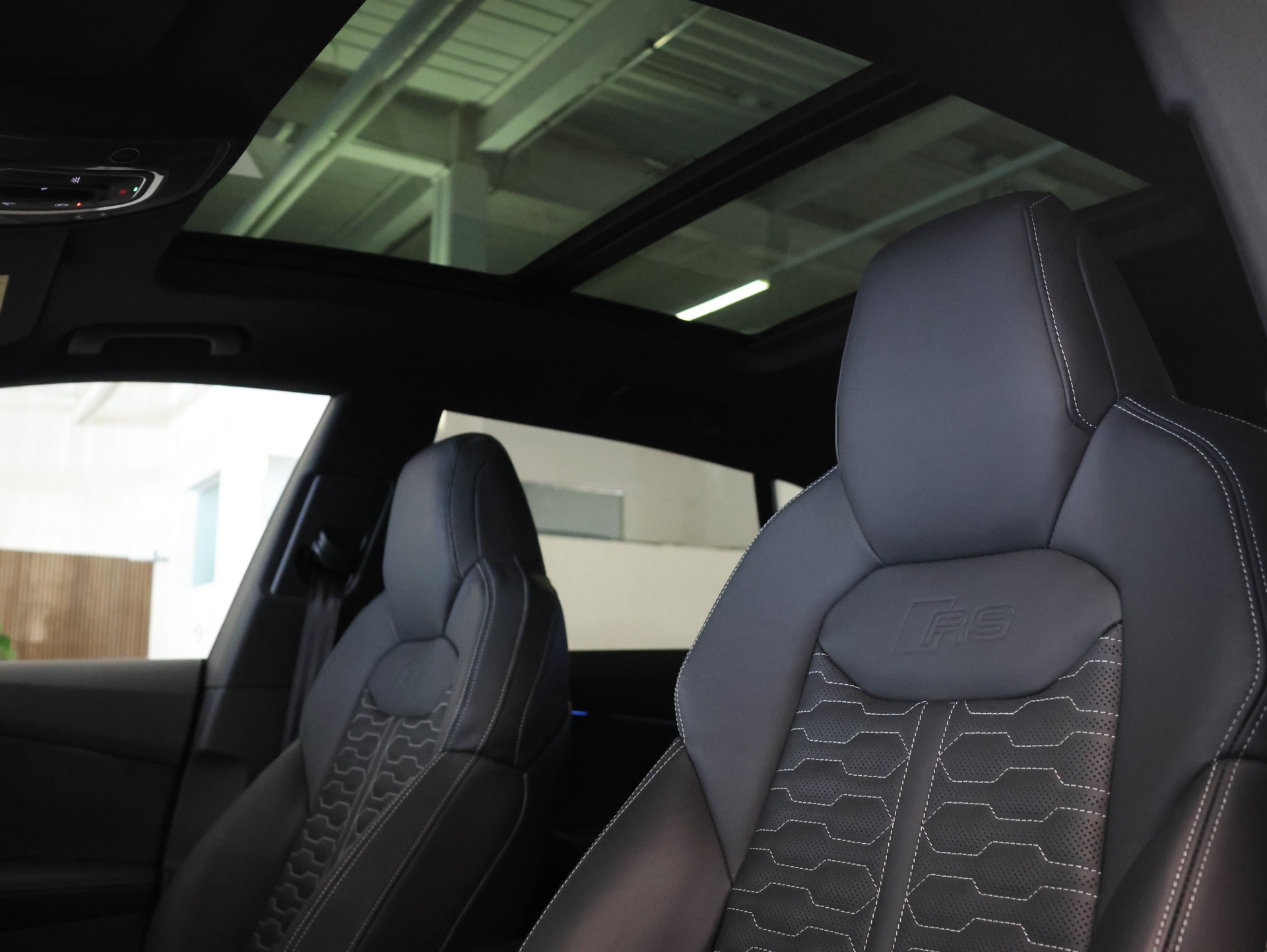 AUDI RSQ8 quattro tiptronic *Sitzheizung* *360 Kamera* *Panoramadach*-image-16
