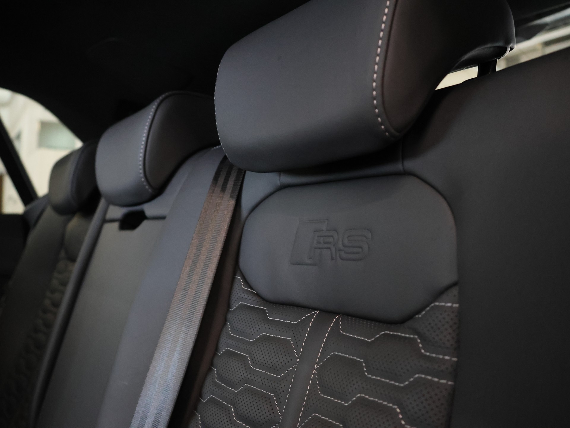 AUDI RSQ8 quattro tiptronic *Sitzheizung* *360 Kamera* *Panoramadach*-image-37