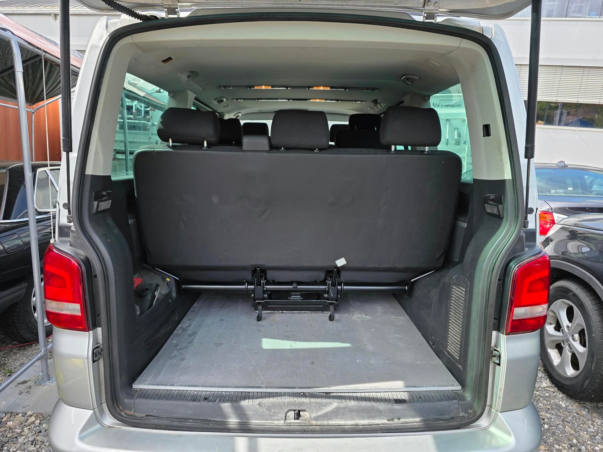 VW T5 Multivan 2.0 TDI CR Family Match 4Motion-image-12