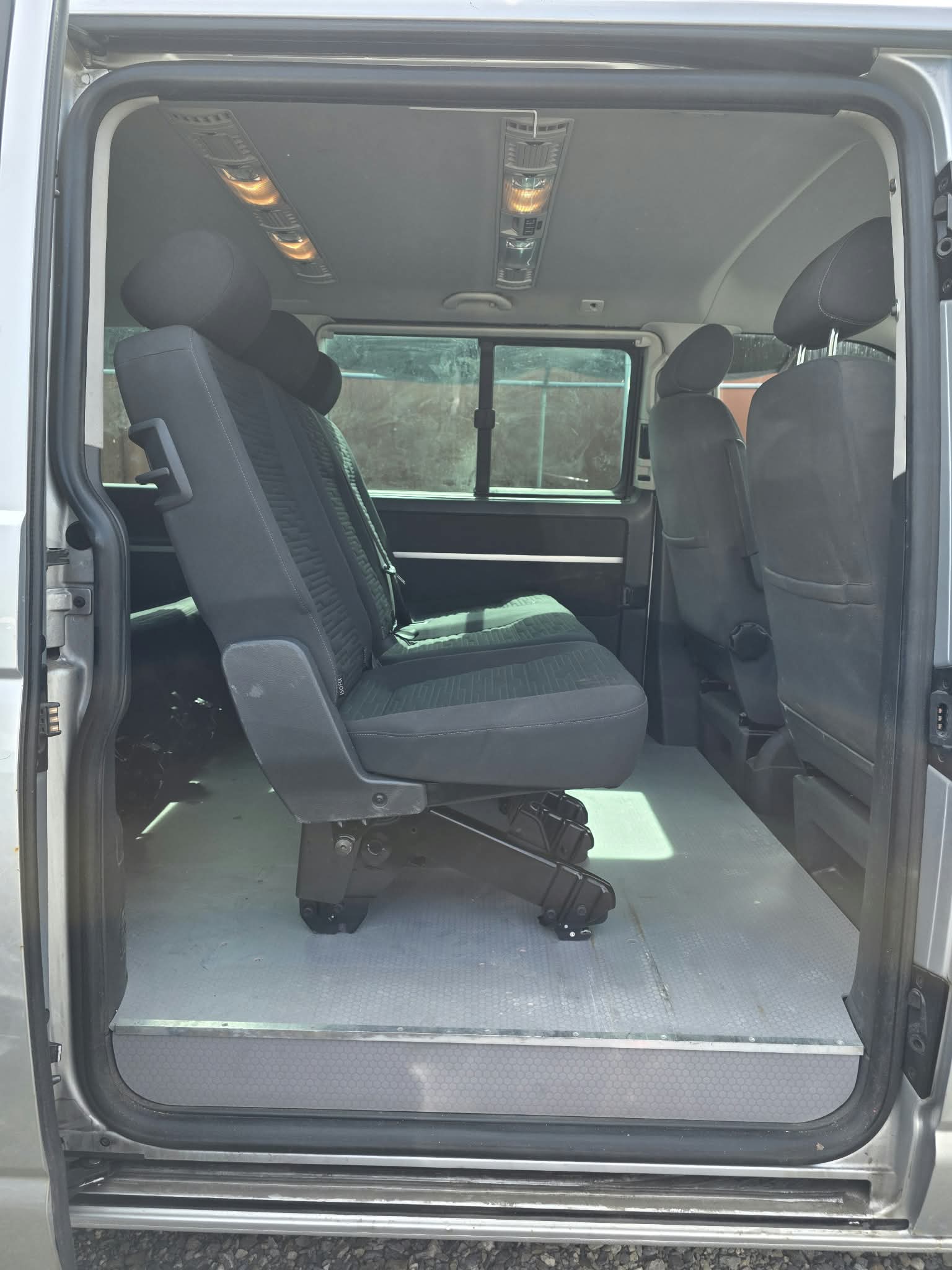VW T5 Multivan 2.0 TDI CR Family Match 4Motion-image-10