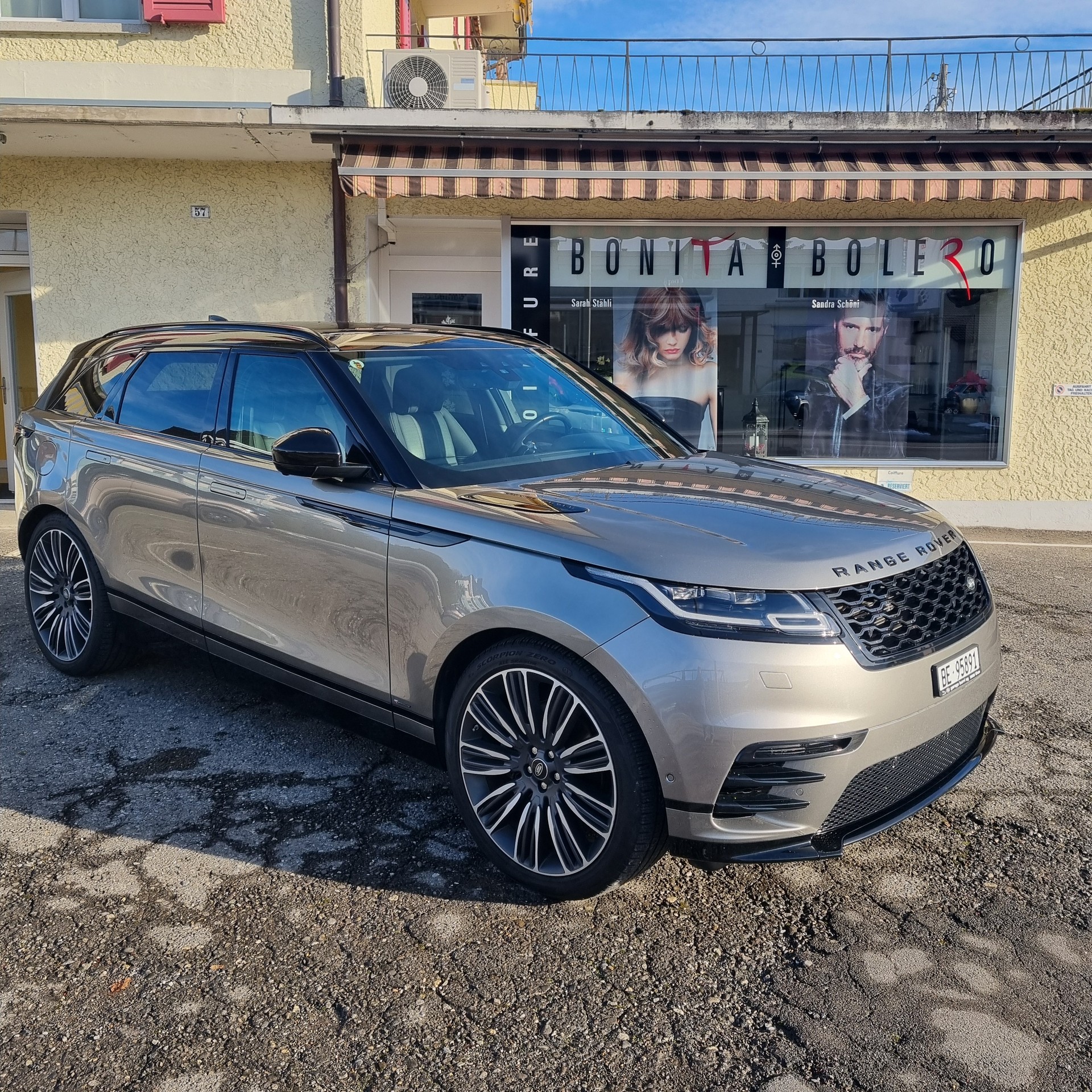 LAND ROVER 3.0 D 300 R-Dynamic HSE-image-2