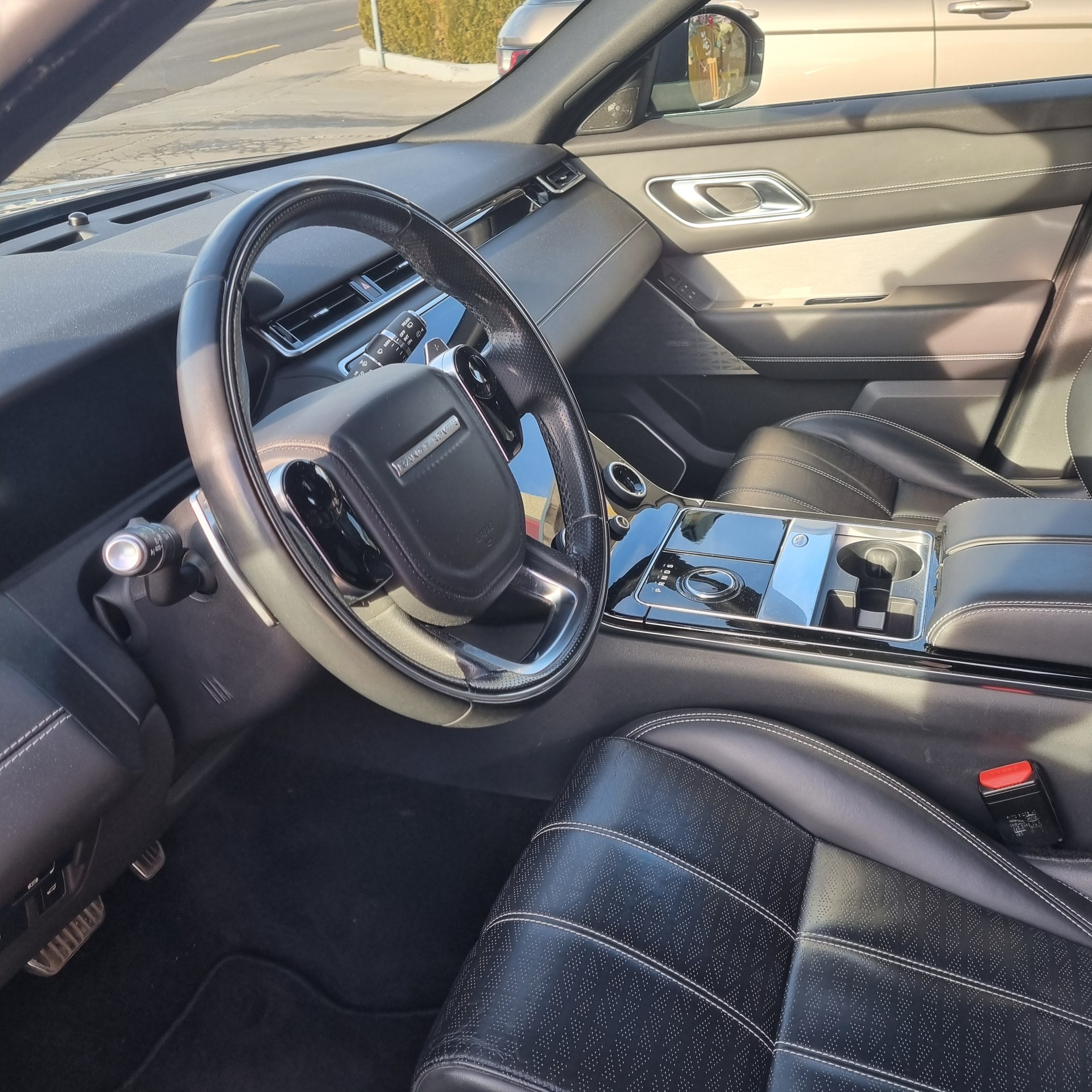 LAND ROVER 3.0 D 300 R-Dynamic HSE-image-4