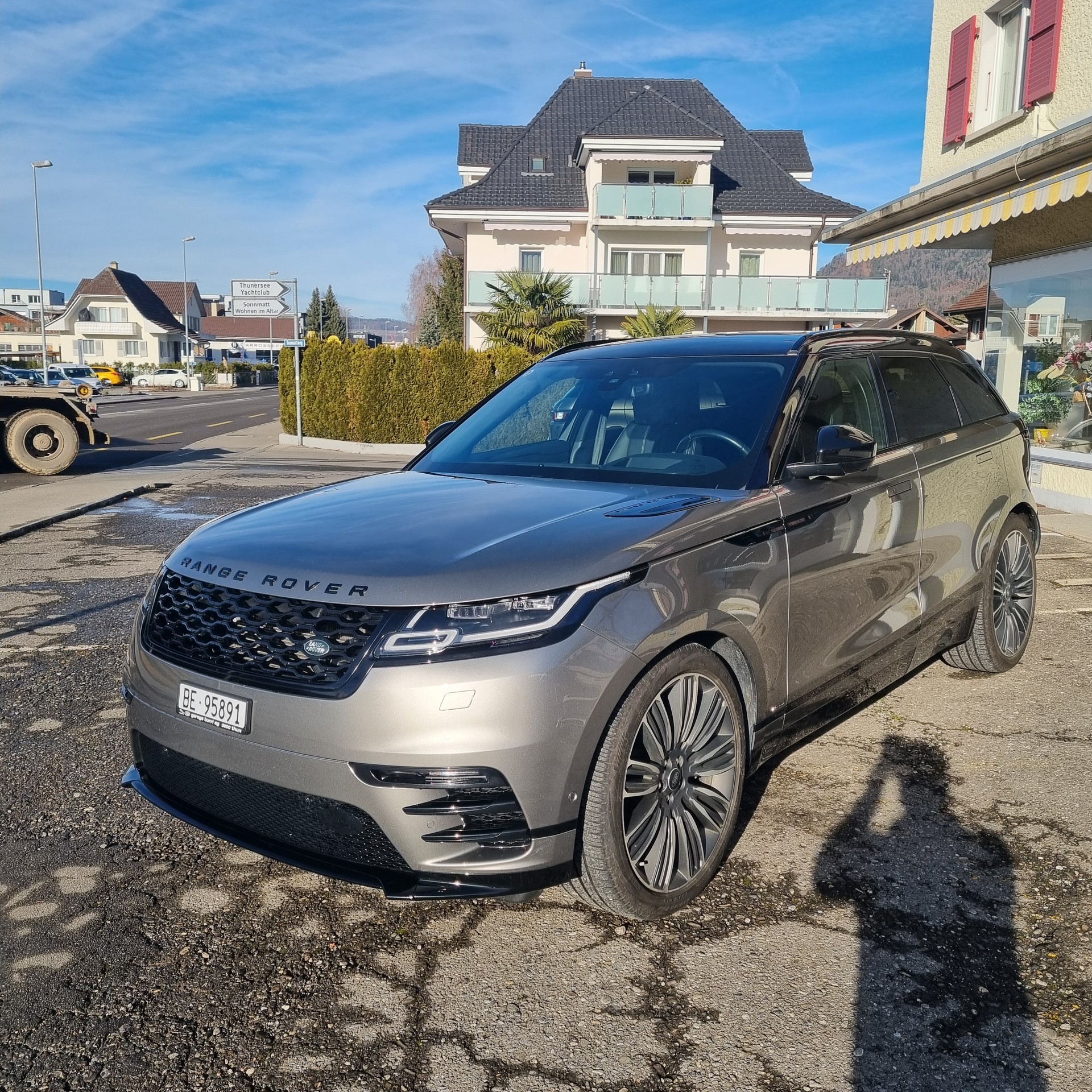 LAND ROVER 3.0 D 300 R-Dynamic HSE-image-0
