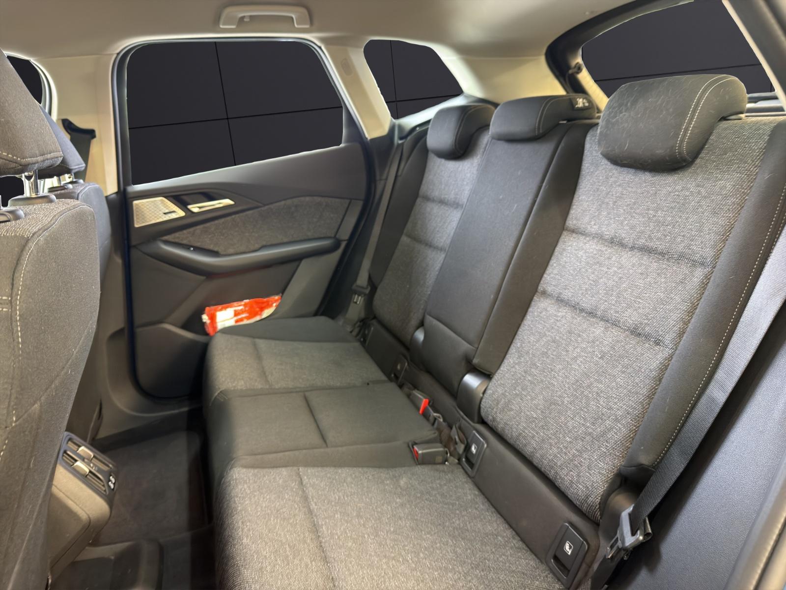 BMW 225e xDrive Active Tourer-image-11