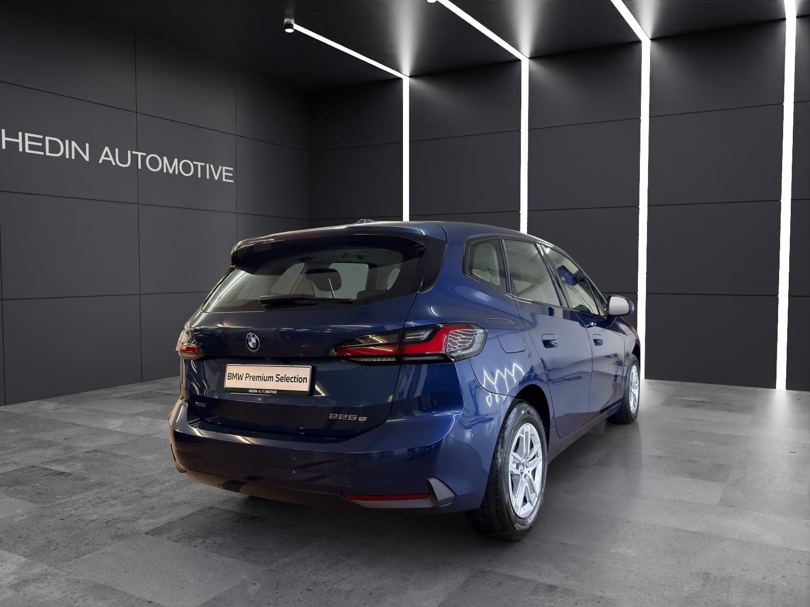 BMW 225e xDrive Active Tourer-image-4