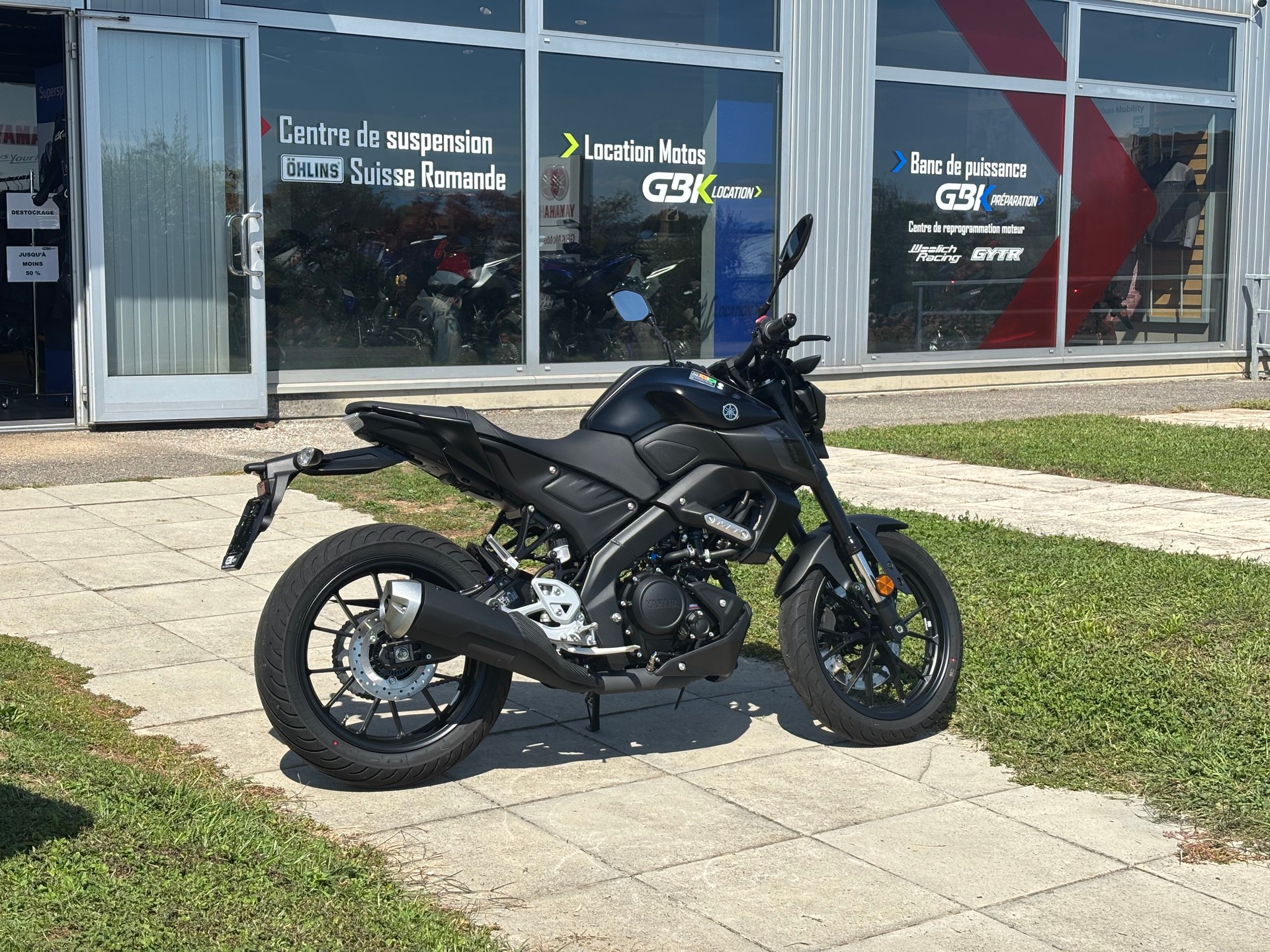 YAMAHA MT-125 ABS-showroom-element-1