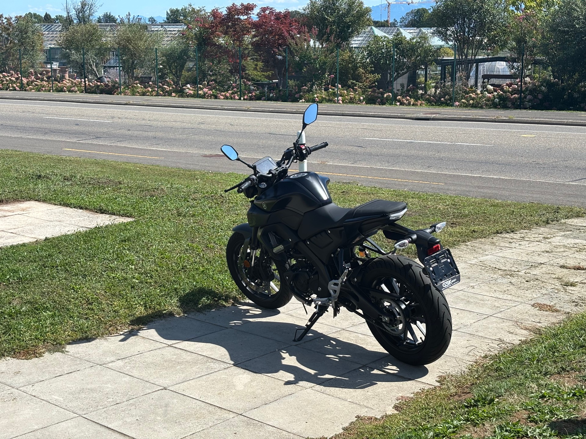 YAMAHA MT-125 ABS-showroom-element-2
