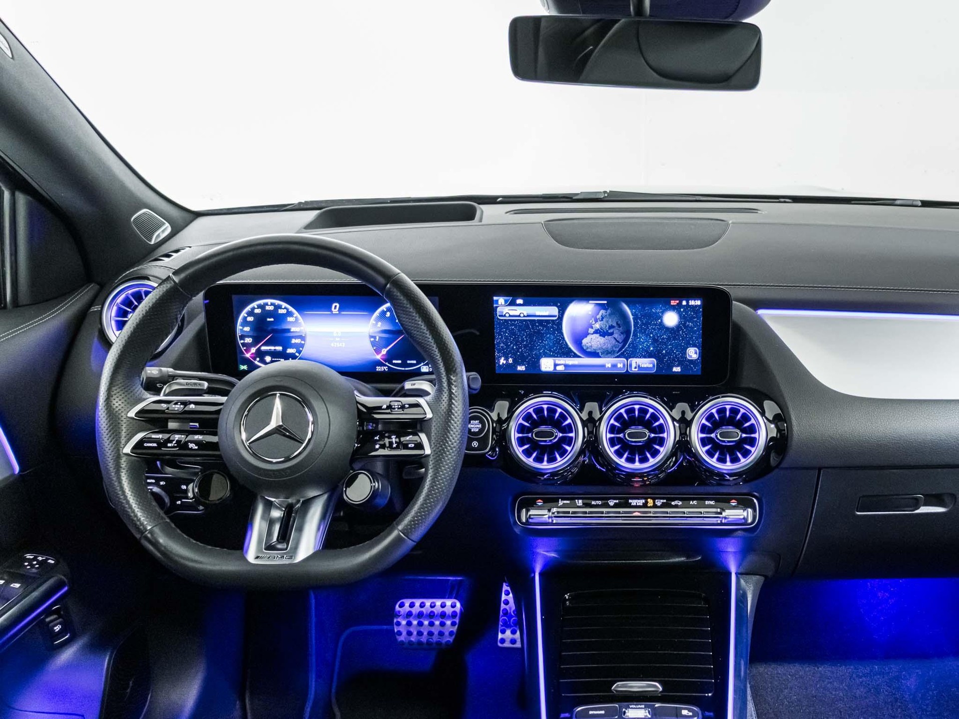 MERCEDES-BENZ GLA 35 AMG 4MATIC-image-11