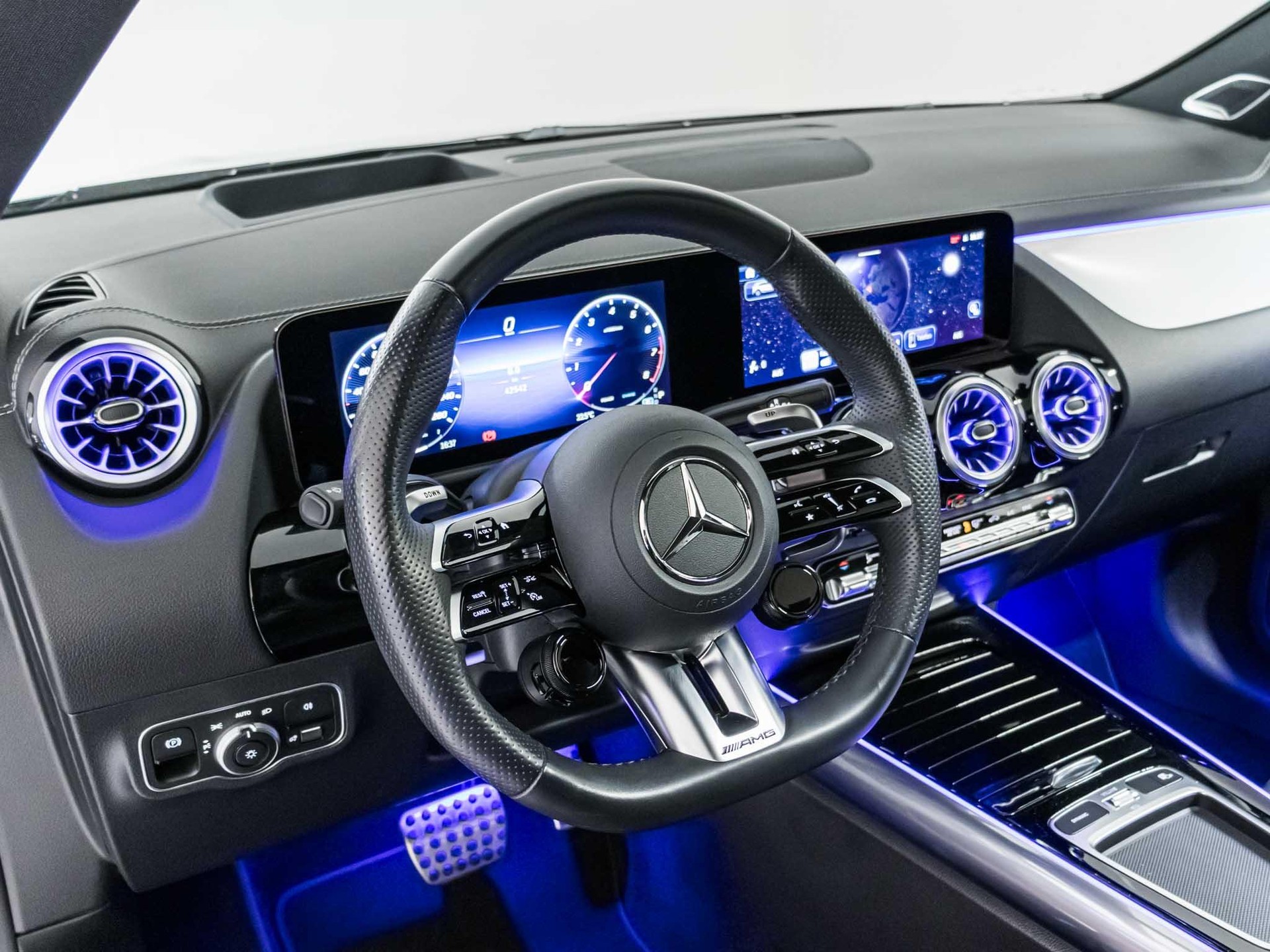 MERCEDES-BENZ GLA 35 AMG 4MATIC-image-9