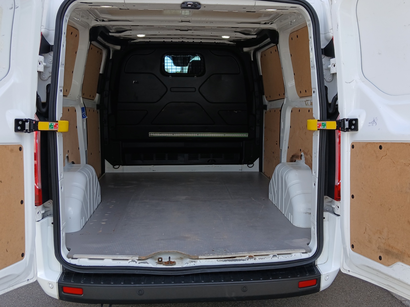 FORD Transit C Van 300 L1 2.0 TDCi 130 Trend-image-12