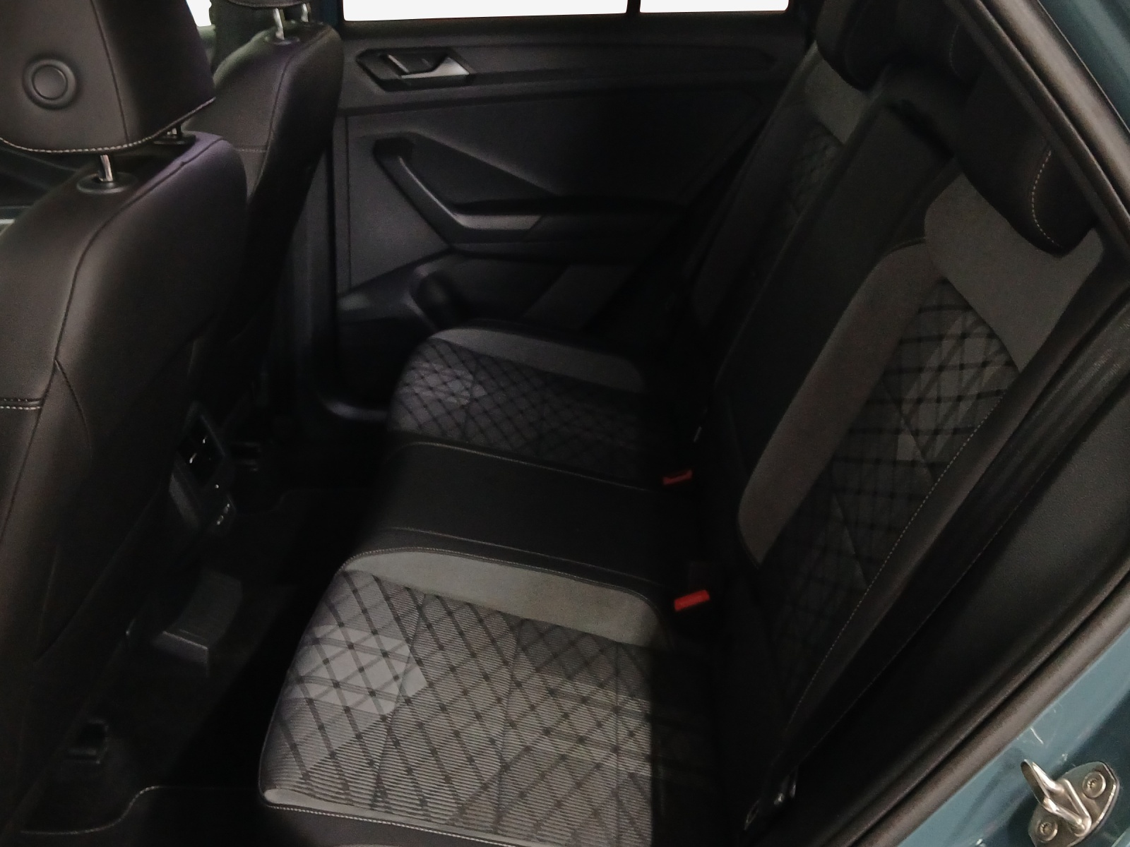 VW T-Roc 2.0 TSI R-Line DSG 4Motion-image-11