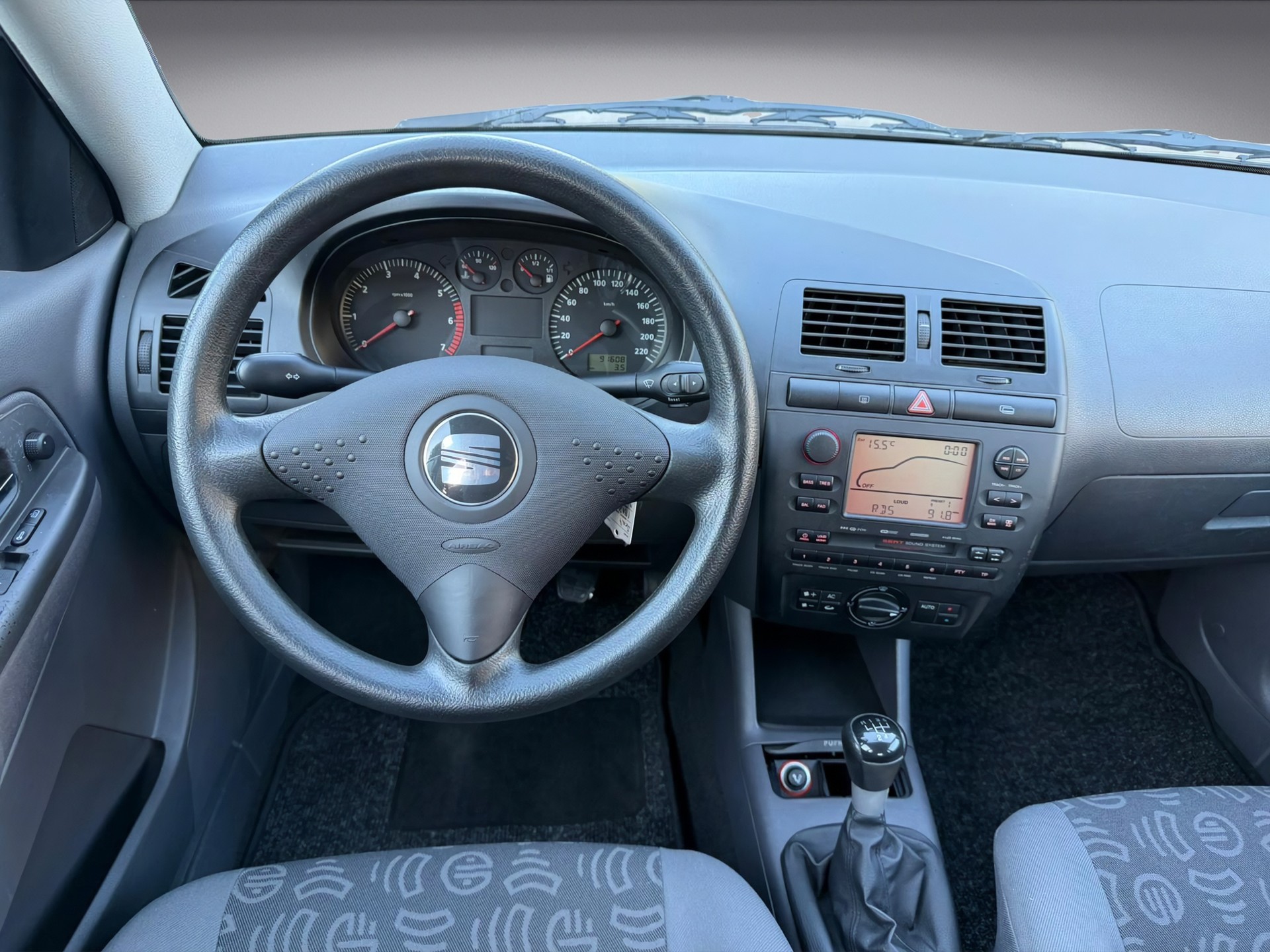 SEAT Ibiza 1.4 Signo * aus 1. Hand * Frisch ab Service mit Zahnriemen *-image-7