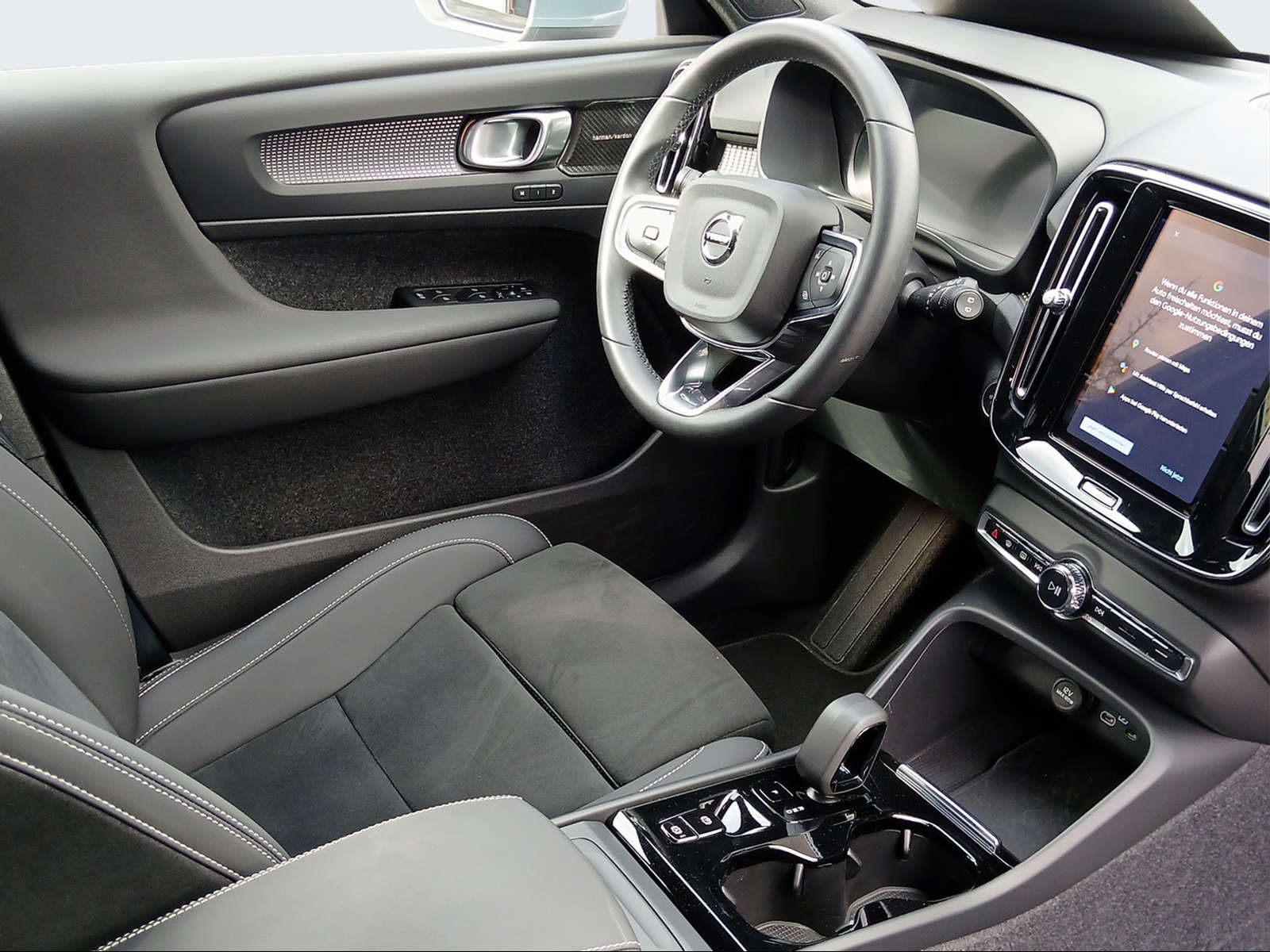 VOLVO XC40 2.0 B4 MH Plus Bright AWD-image-14