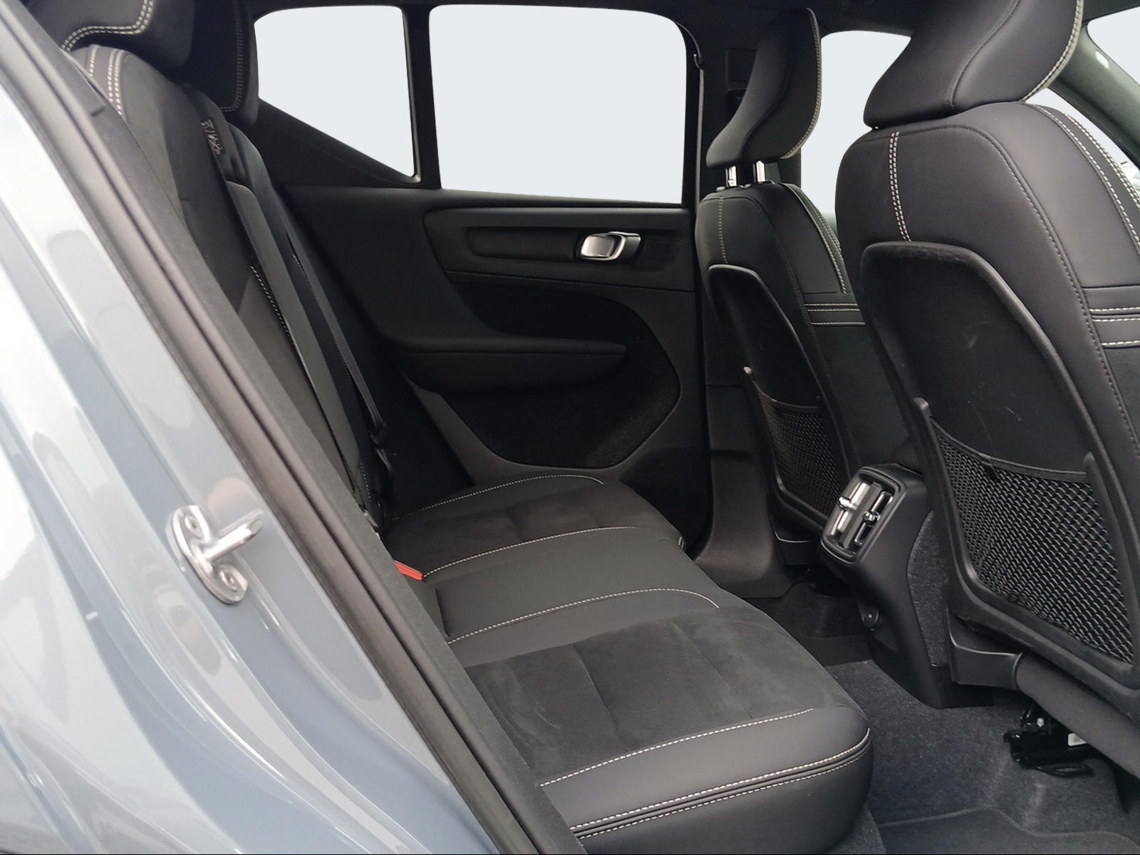 VOLVO XC40 2.0 B4 MH Plus Bright AWD-image-12