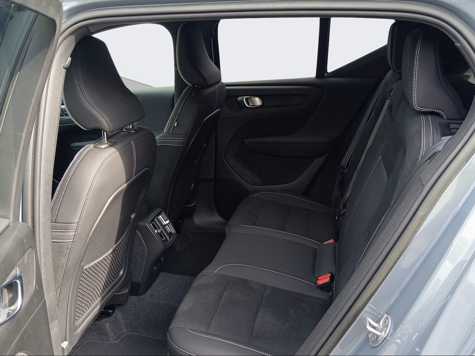 VOLVO XC40 2.0 B4 MH Plus Bright AWD-image-11