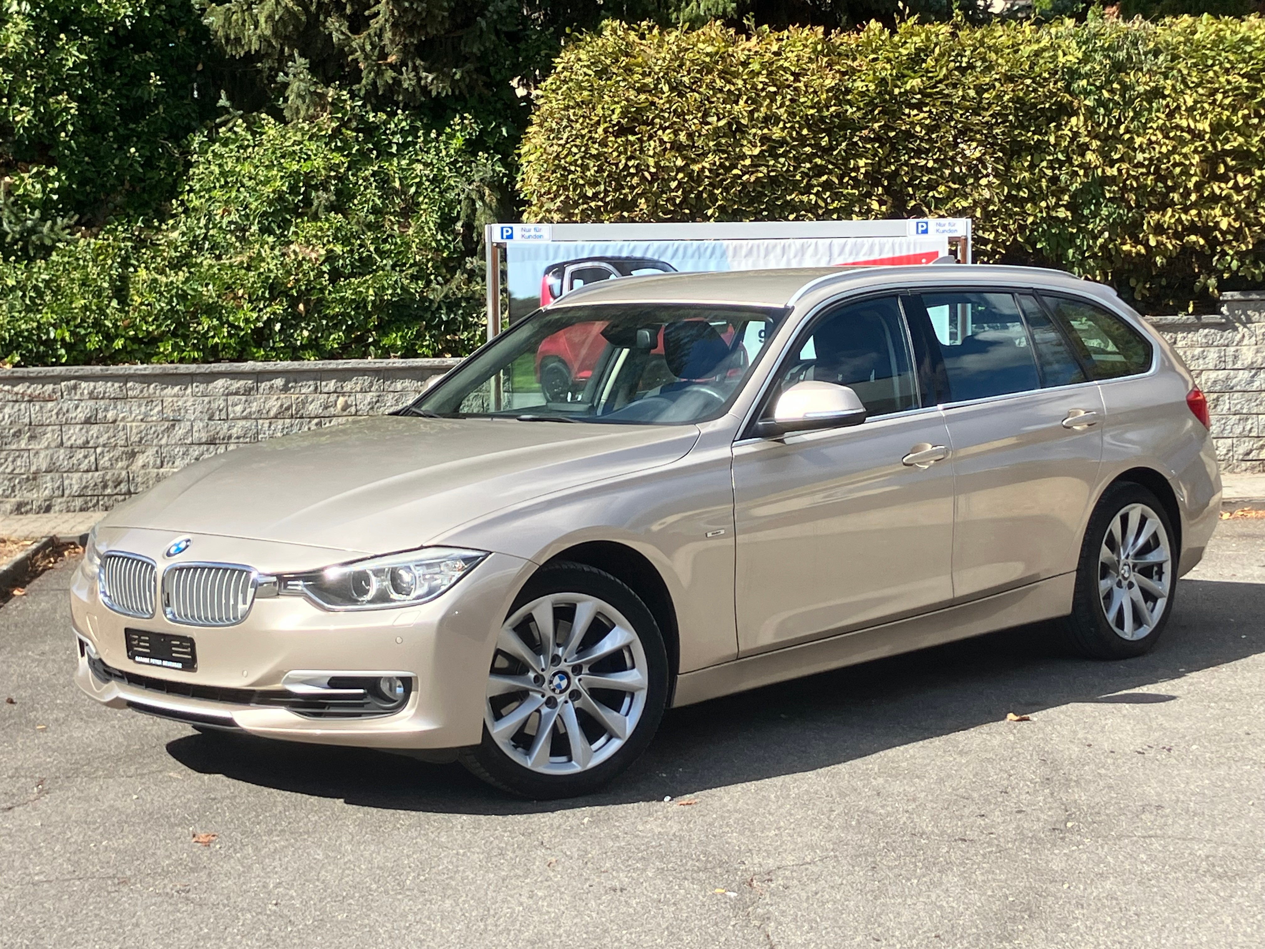 BMW 328i xDrive Touring Modern Line Steptronic — slika 1