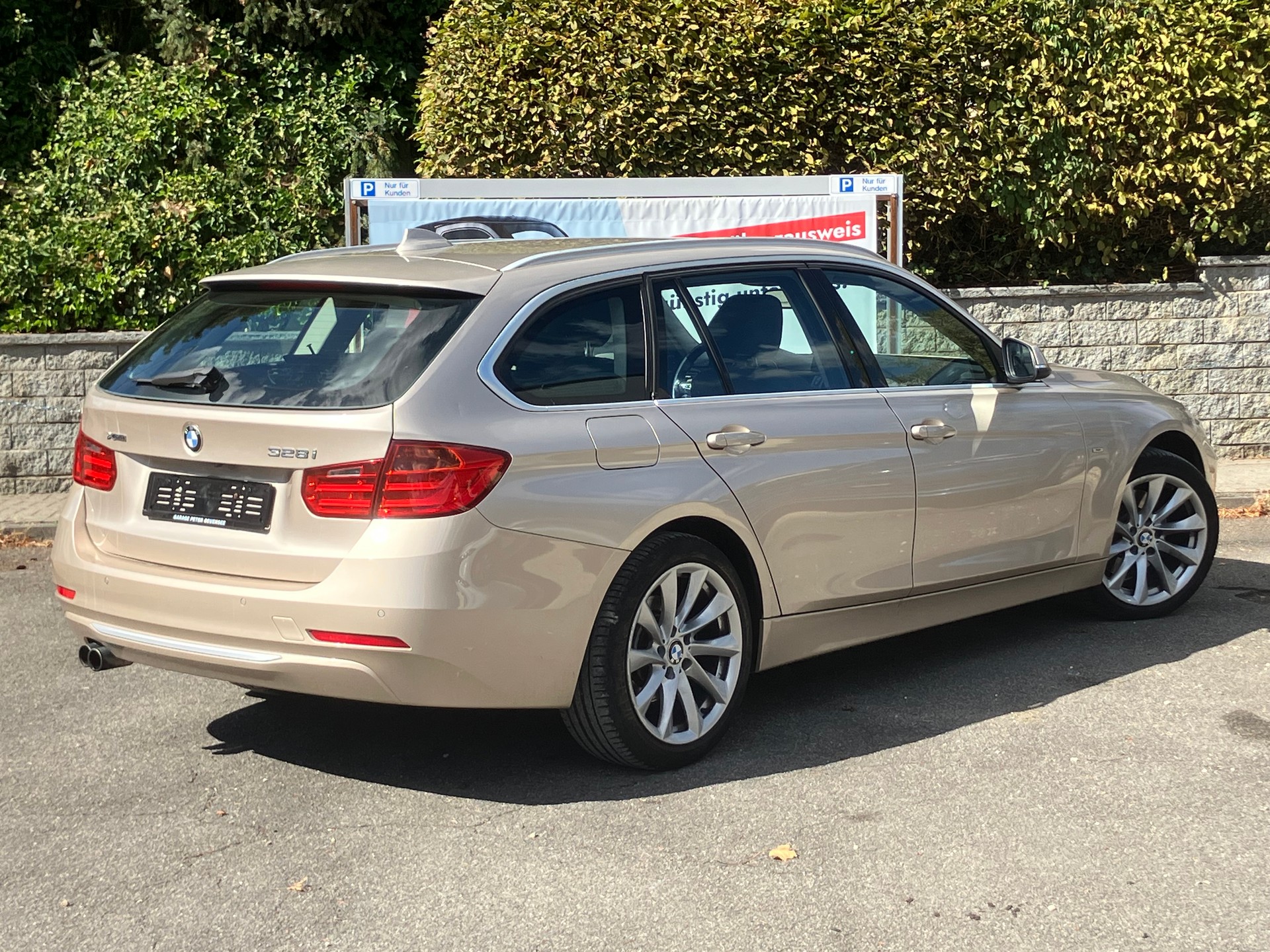 BMW 328i xDrive Touring Modern Line Steptronic-image-3