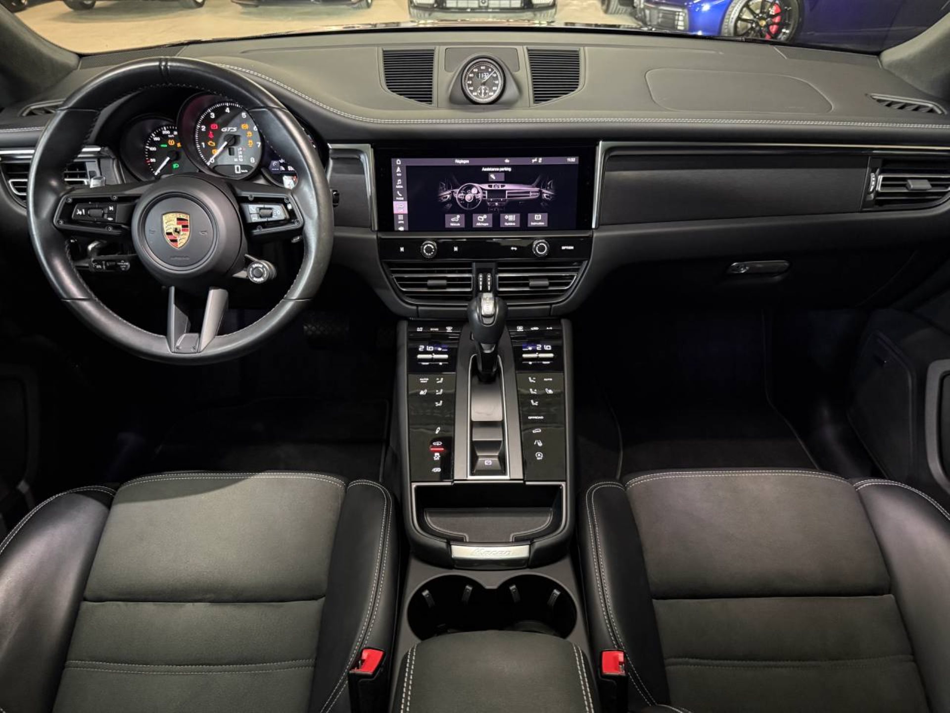 PORSCHE Macan GTS-showroom-element-3