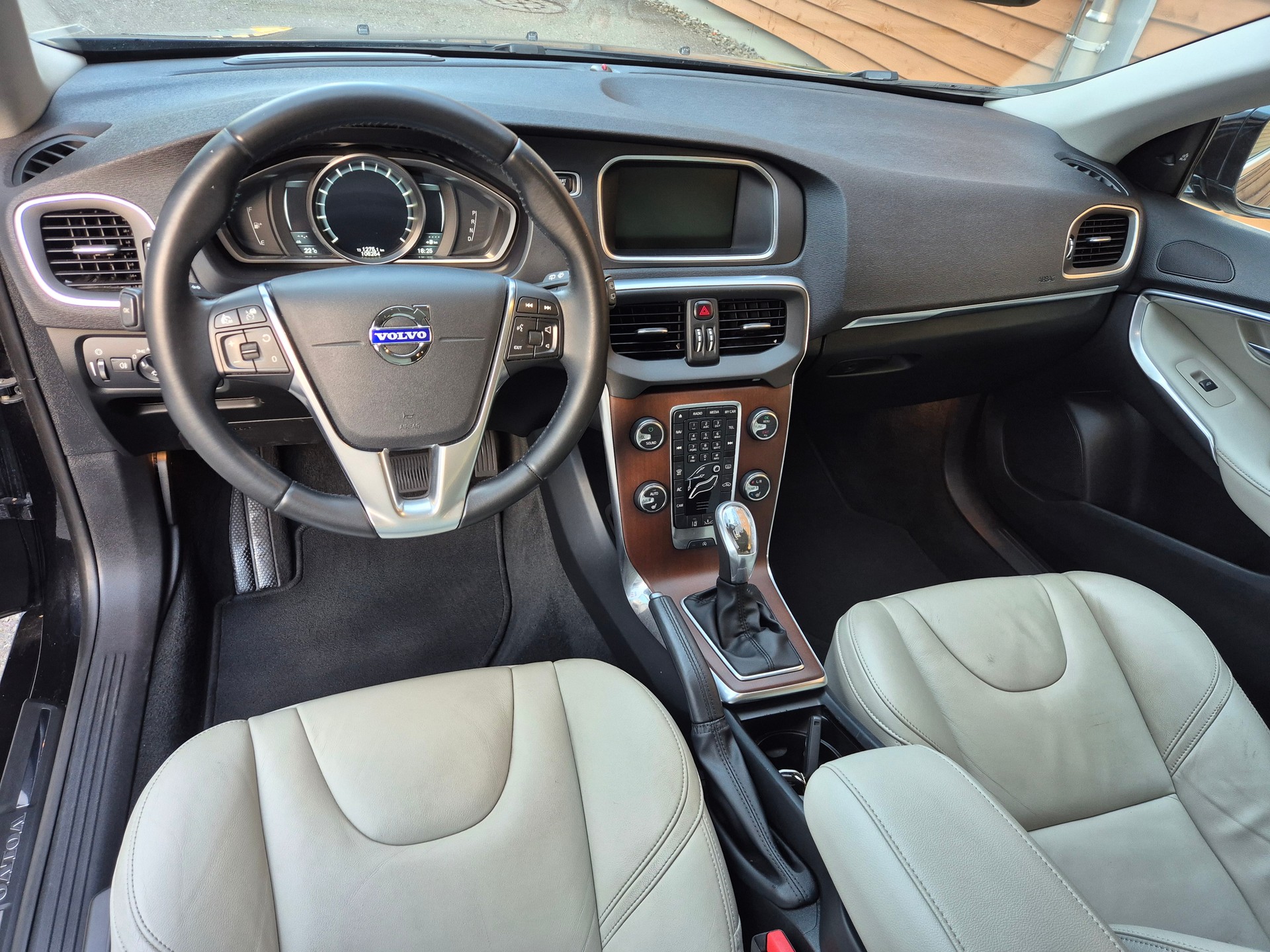 VOLVO V40 T4 Summum Powershift-image-6