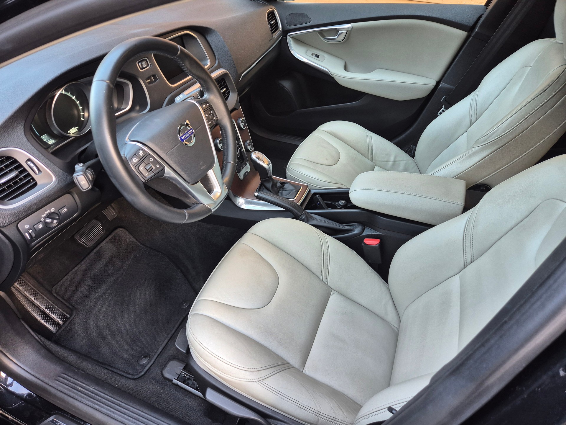 VOLVO V40 T4 Summum Powershift-image-5