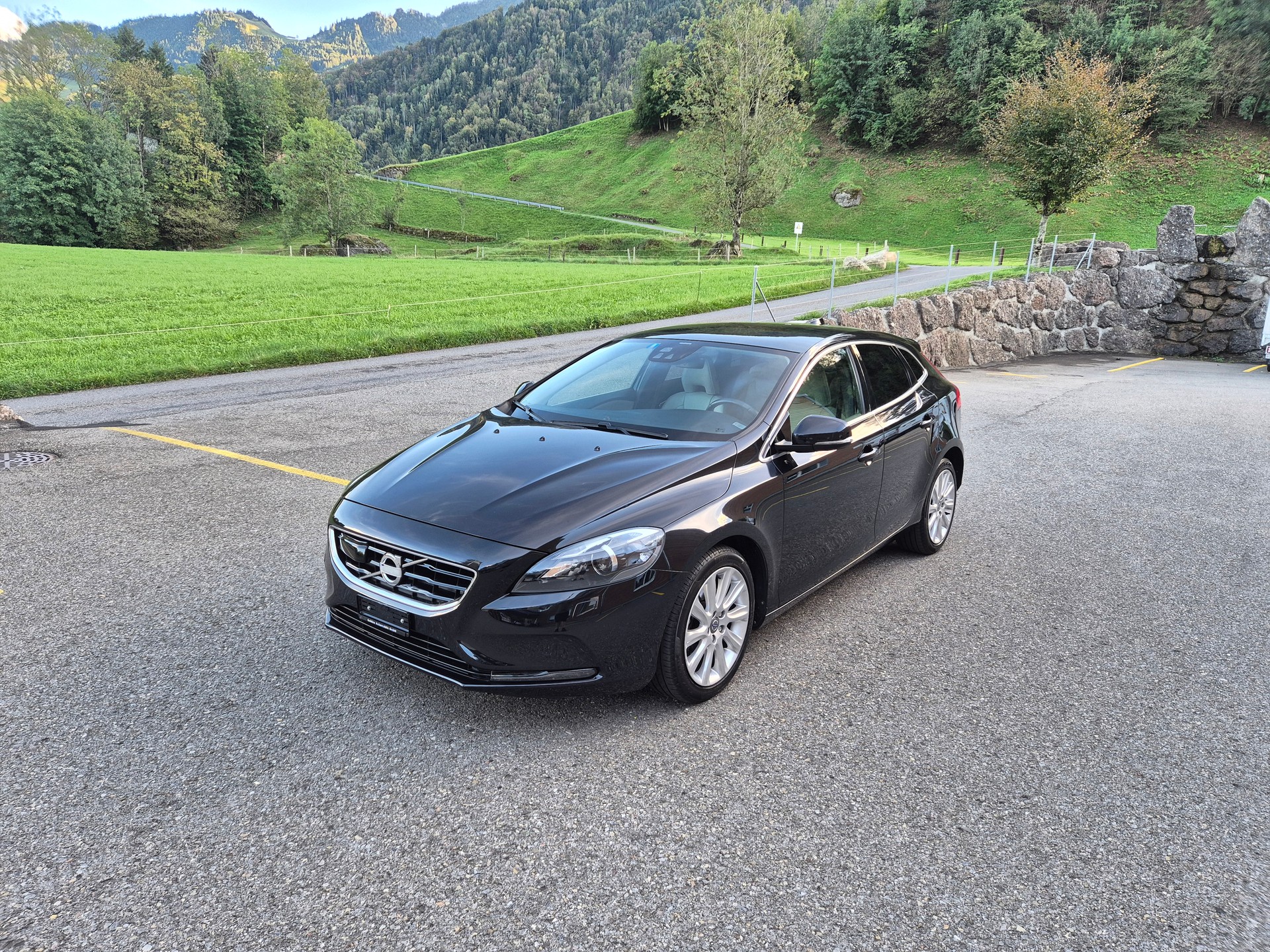 VOLVO V40 T4 Summum Powershift-image-0