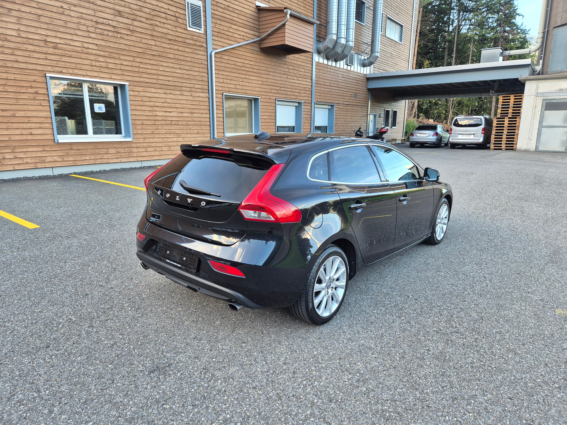 VOLVO V40 T4 Summum Powershift-image-3