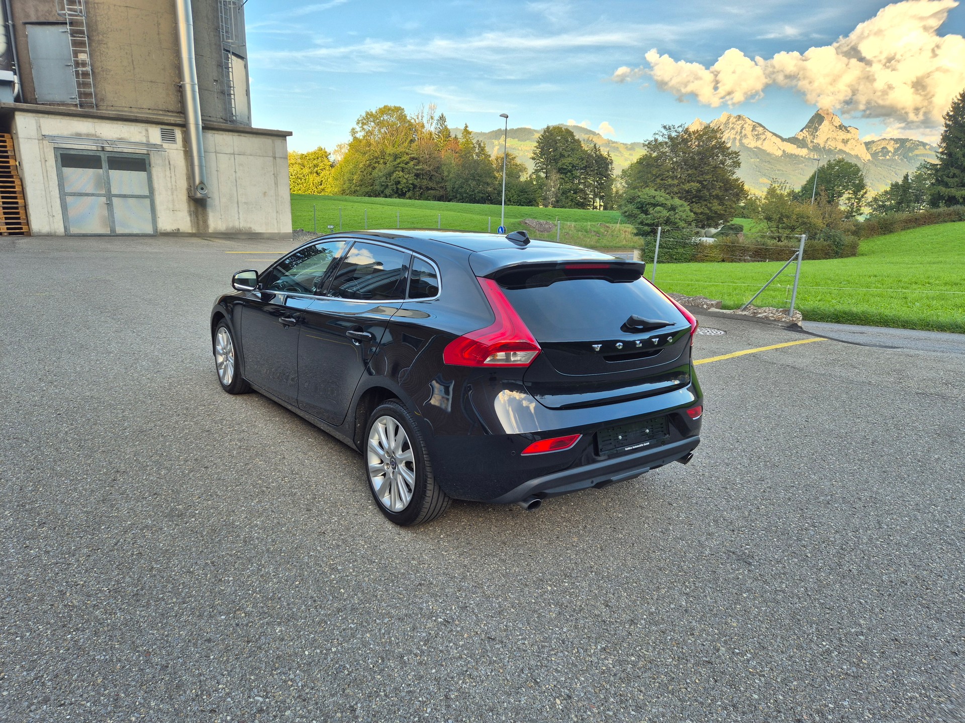 VOLVO V40 T4 Summum Powershift-image-2