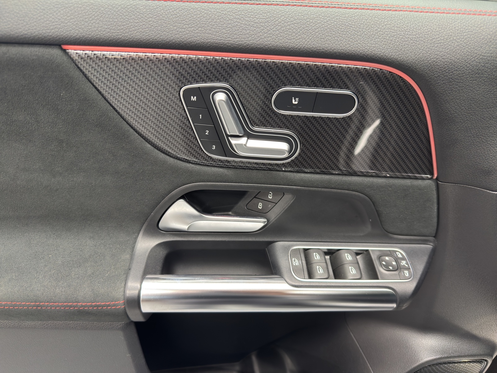 MERCEDES-BENZ GLA 250-image-13