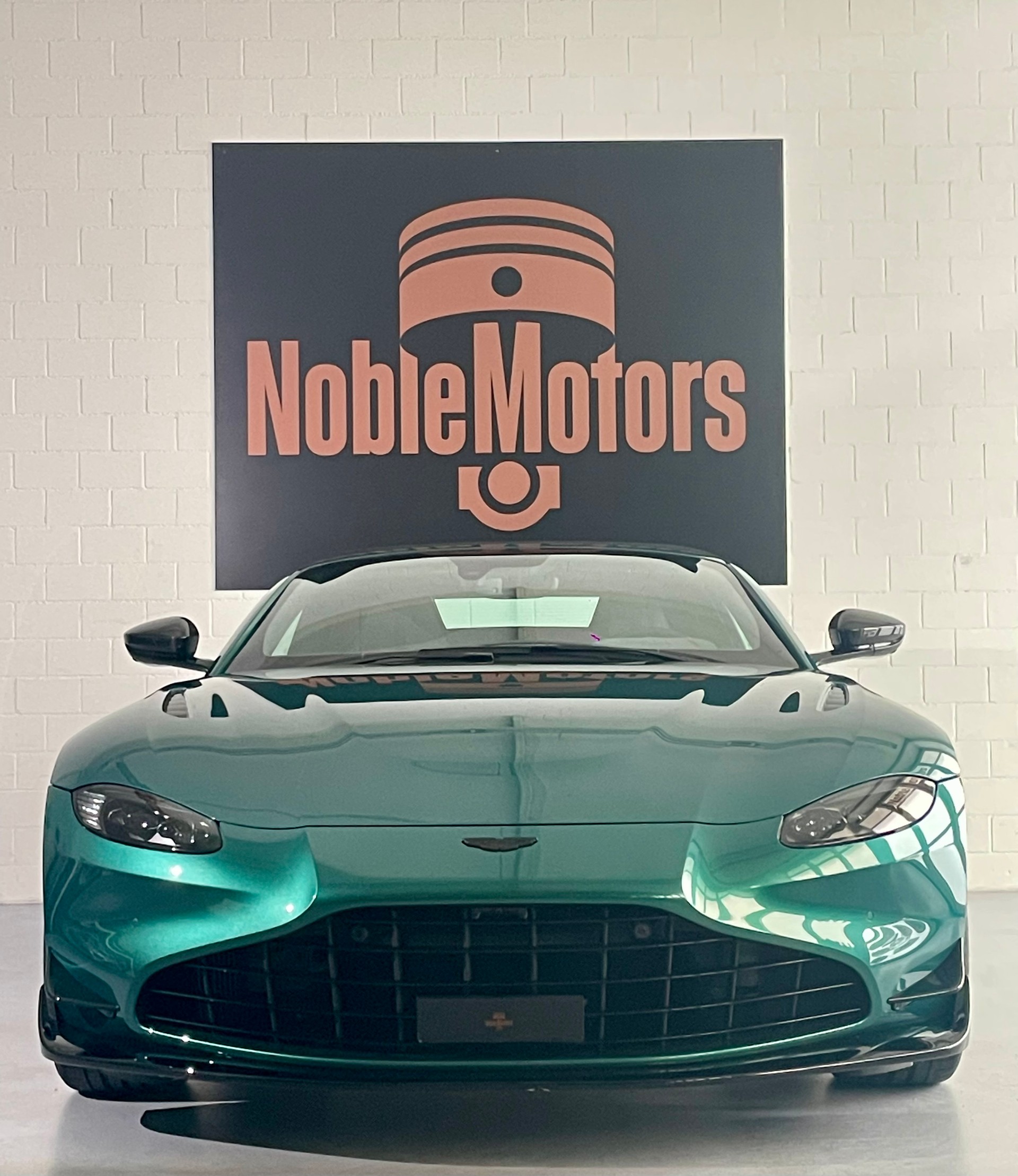 ASTON MARTIN V8 Vantage 4.0 F1 - 535 PS Roadster 1 of 249-image-0