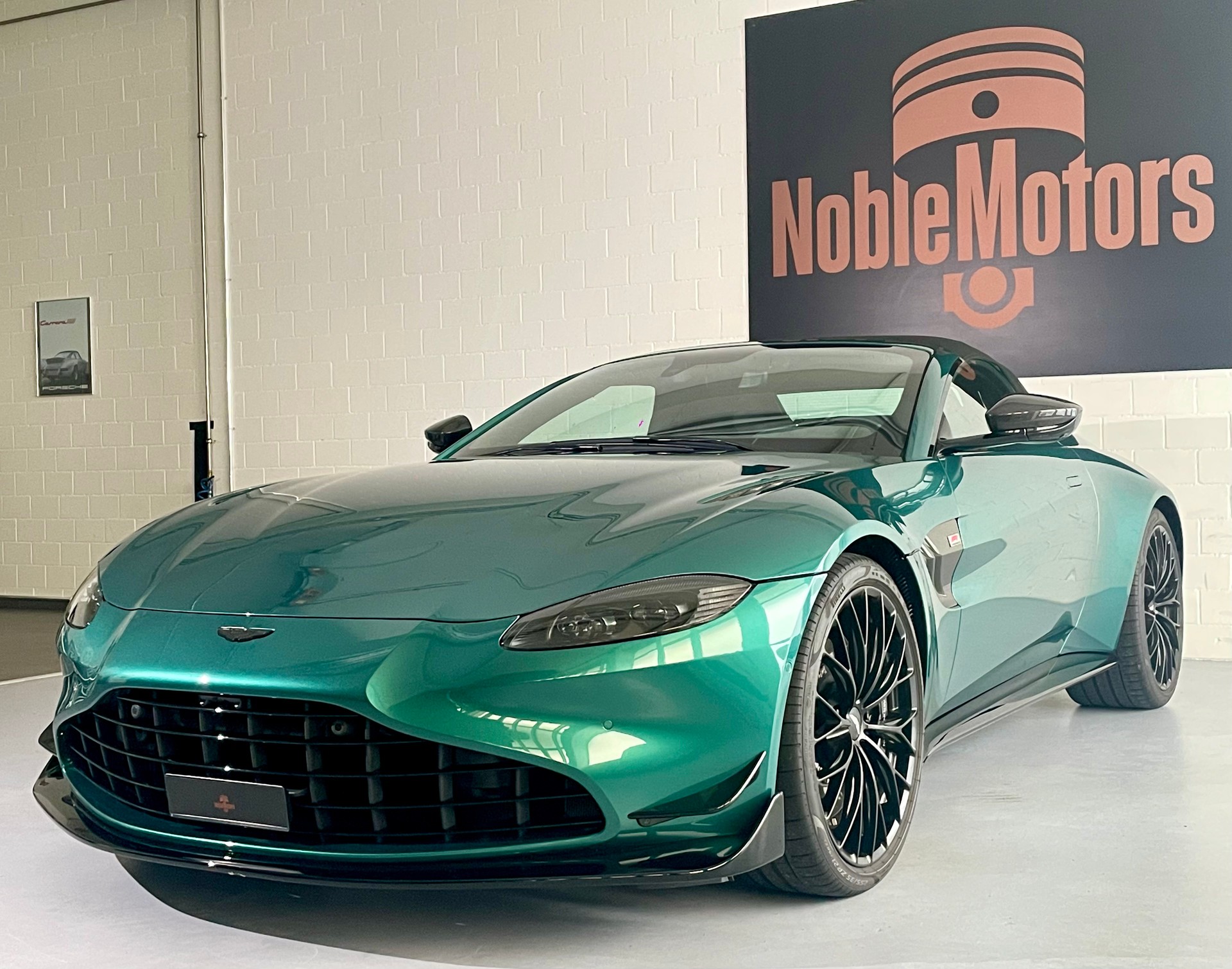 ASTON MARTIN V8 Vantage 4.0 F1 - 535 PS Roadster 1 of 249-image-6
