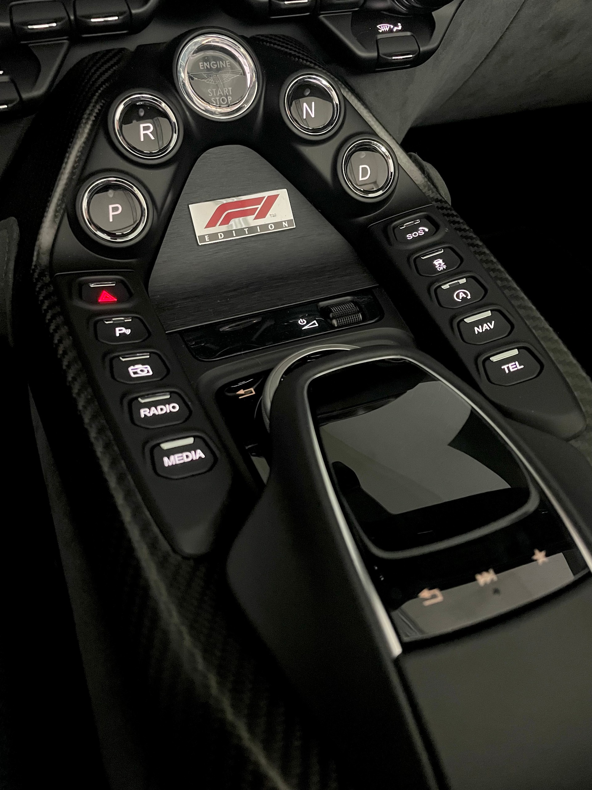 ASTON MARTIN V8 Vantage 4.0 F1 - 535 PS Roadster 1 of 249-image-30