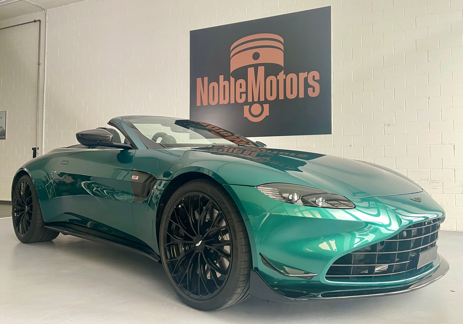 ASTON MARTIN V8 Vantage 4.0 F1 - 535 PS Roadster 1 of 249-image-7