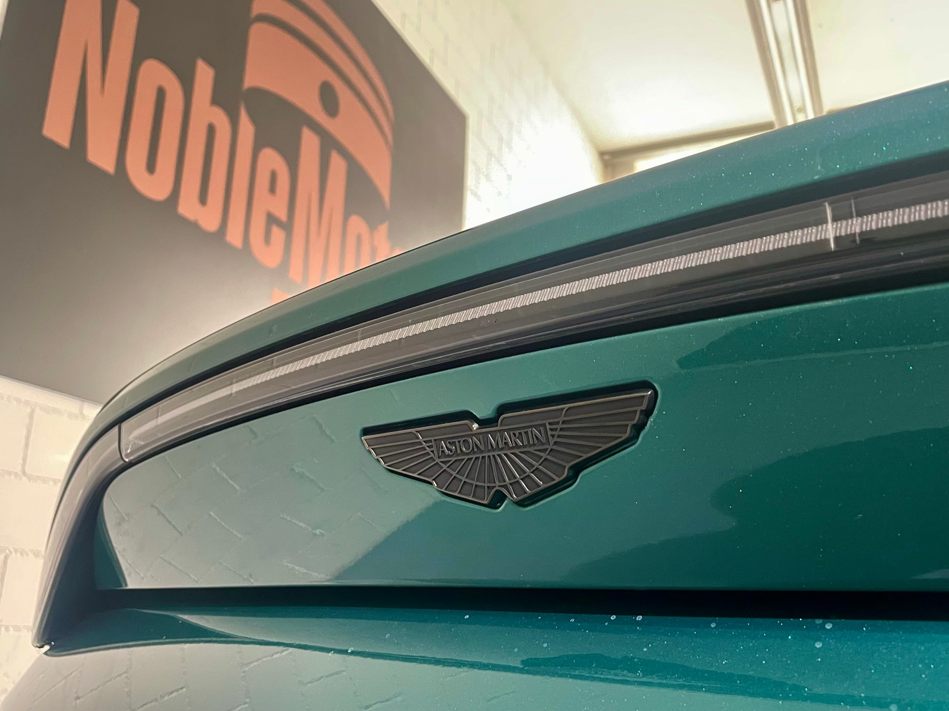 ASTON MARTIN V8 Vantage 4.0 F1 - 535 PS Roadster 1 of 249-image-15