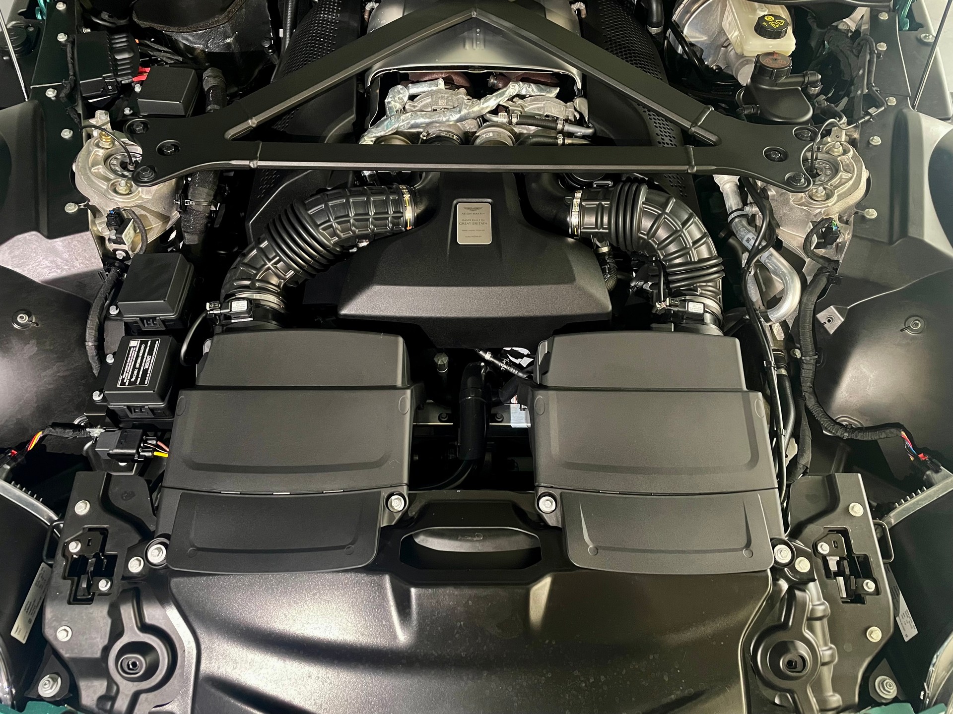 ASTON MARTIN V8 Vantage 4.0 F1 - 535 PS Roadster 1 of 249-image-31