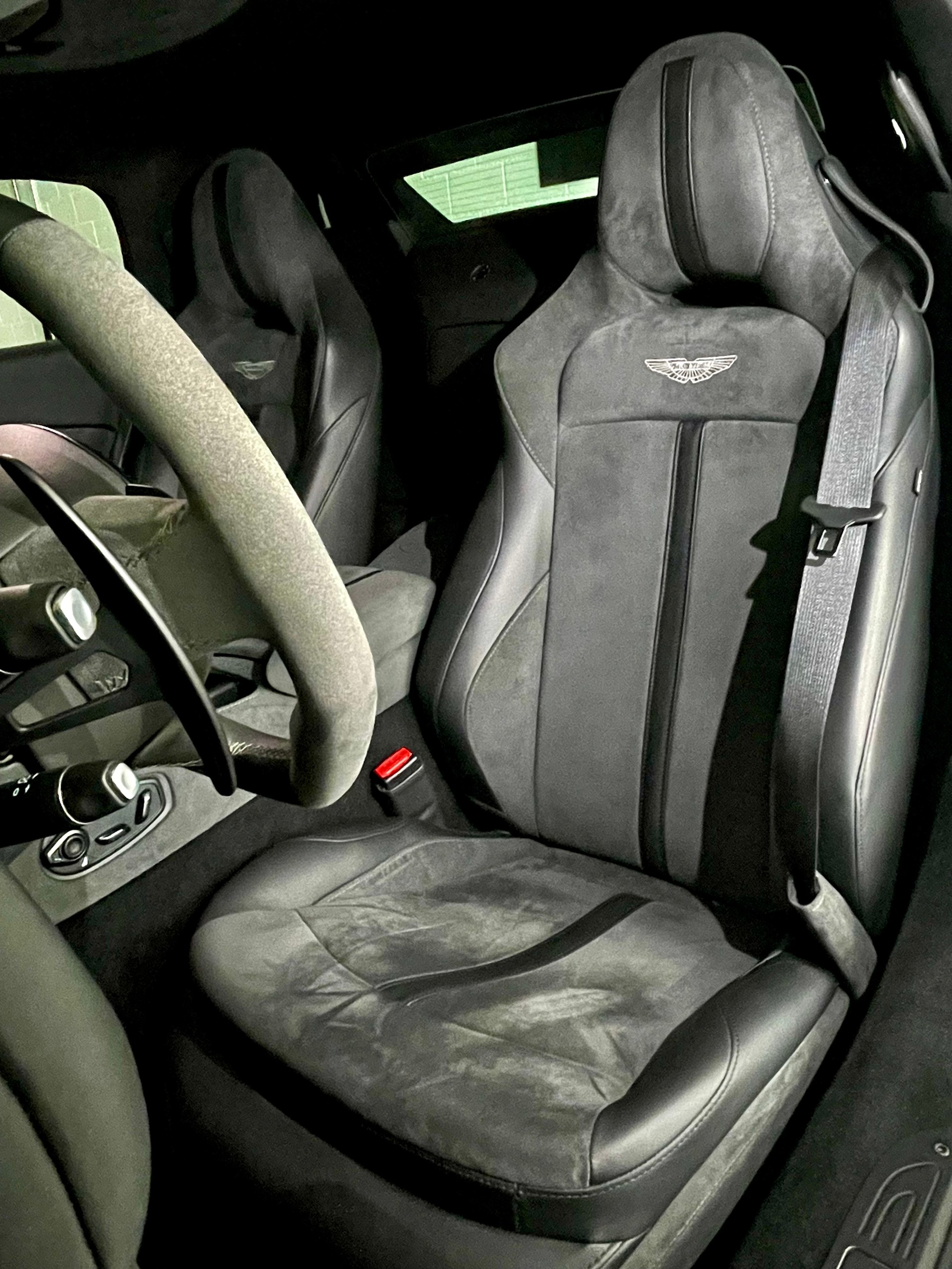 ASTON MARTIN V8 Vantage 4.0 F1 - 535 PS Roadster 1 of 249-image-27