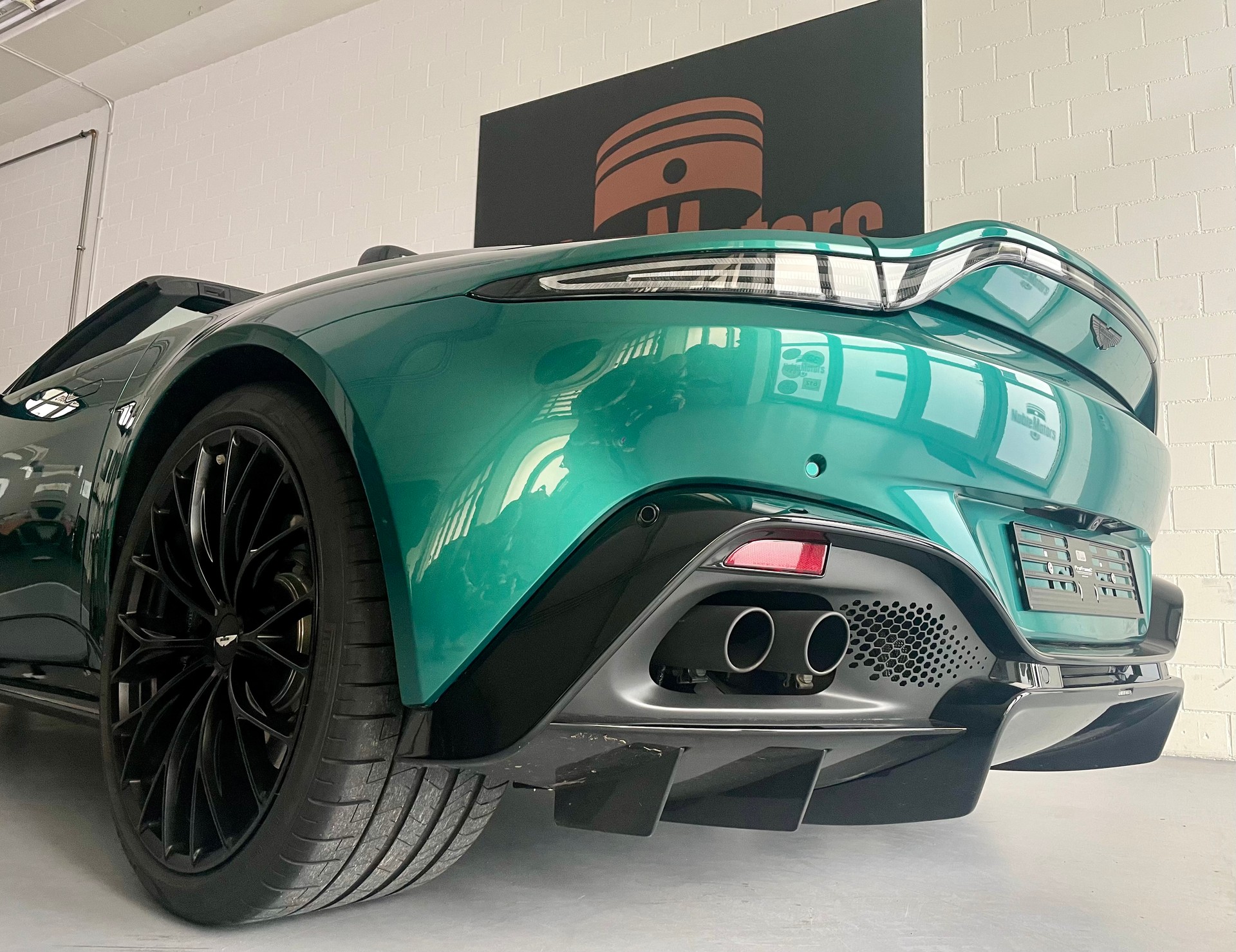 ASTON MARTIN V8 Vantage 4.0 F1 - 535 PS Roadster 1 of 249-image-14