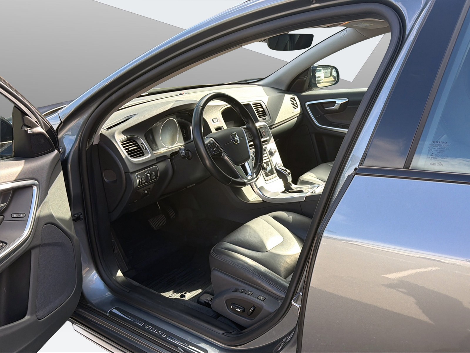 VOLVO V60 Cross Country 2.0 D4 Summum S/S-image-10