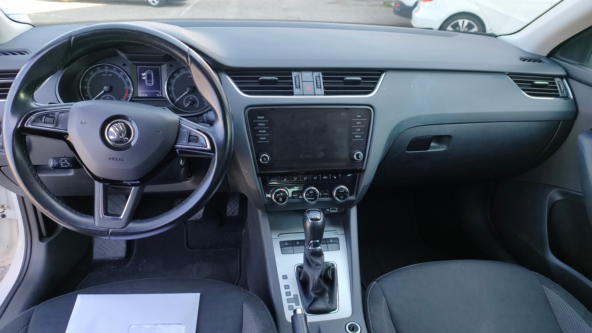 SKODA Octavia Combi 2.0 TDI Ambition 4x4 DSG-image-2
