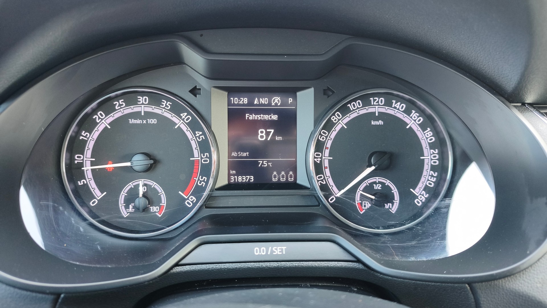 SKODA Octavia Combi 2.0 TDI Ambition 4x4 DSG-image-11