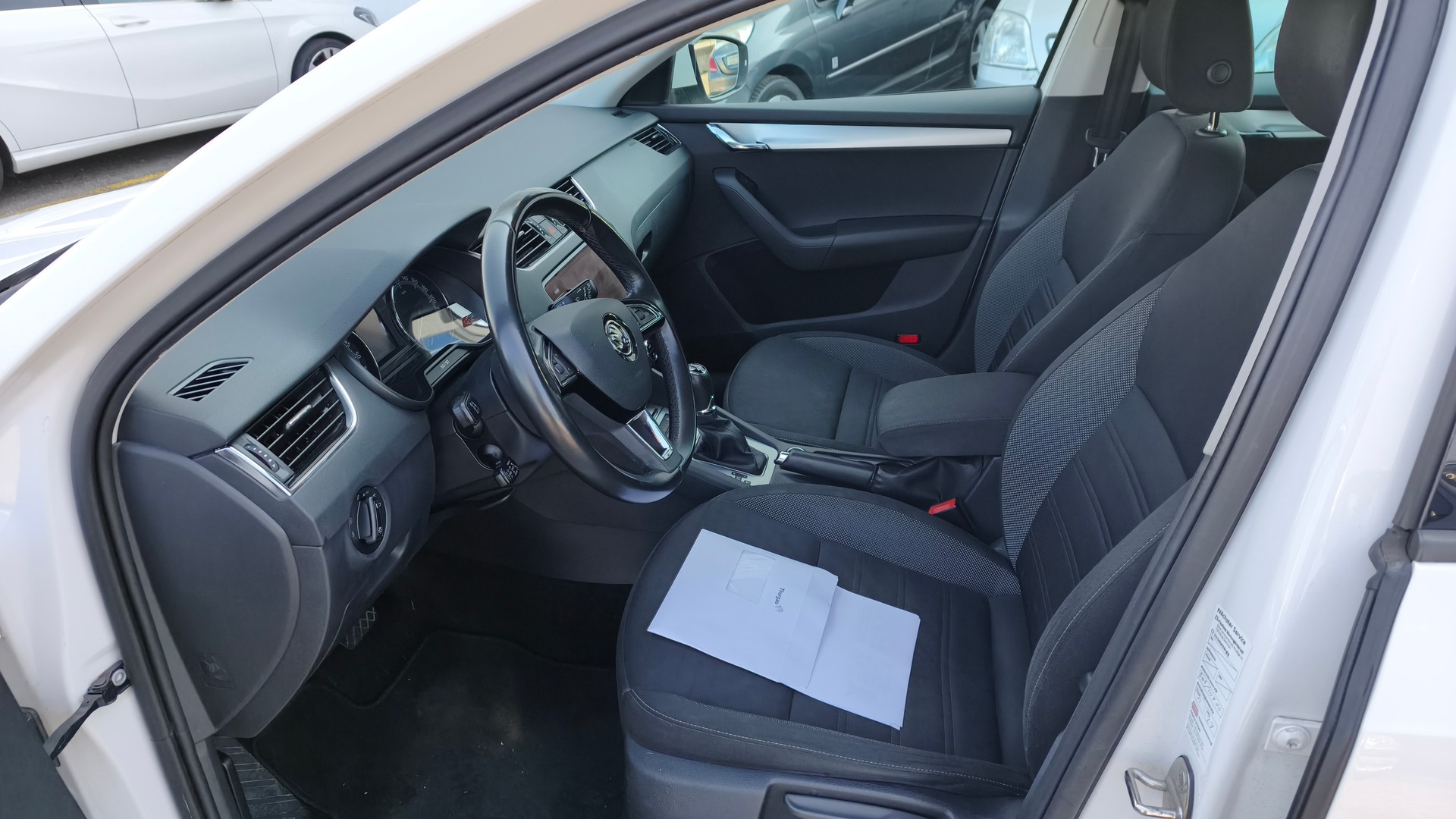 SKODA Octavia Combi 2.0 TDI Ambition 4x4 DSG-image-10