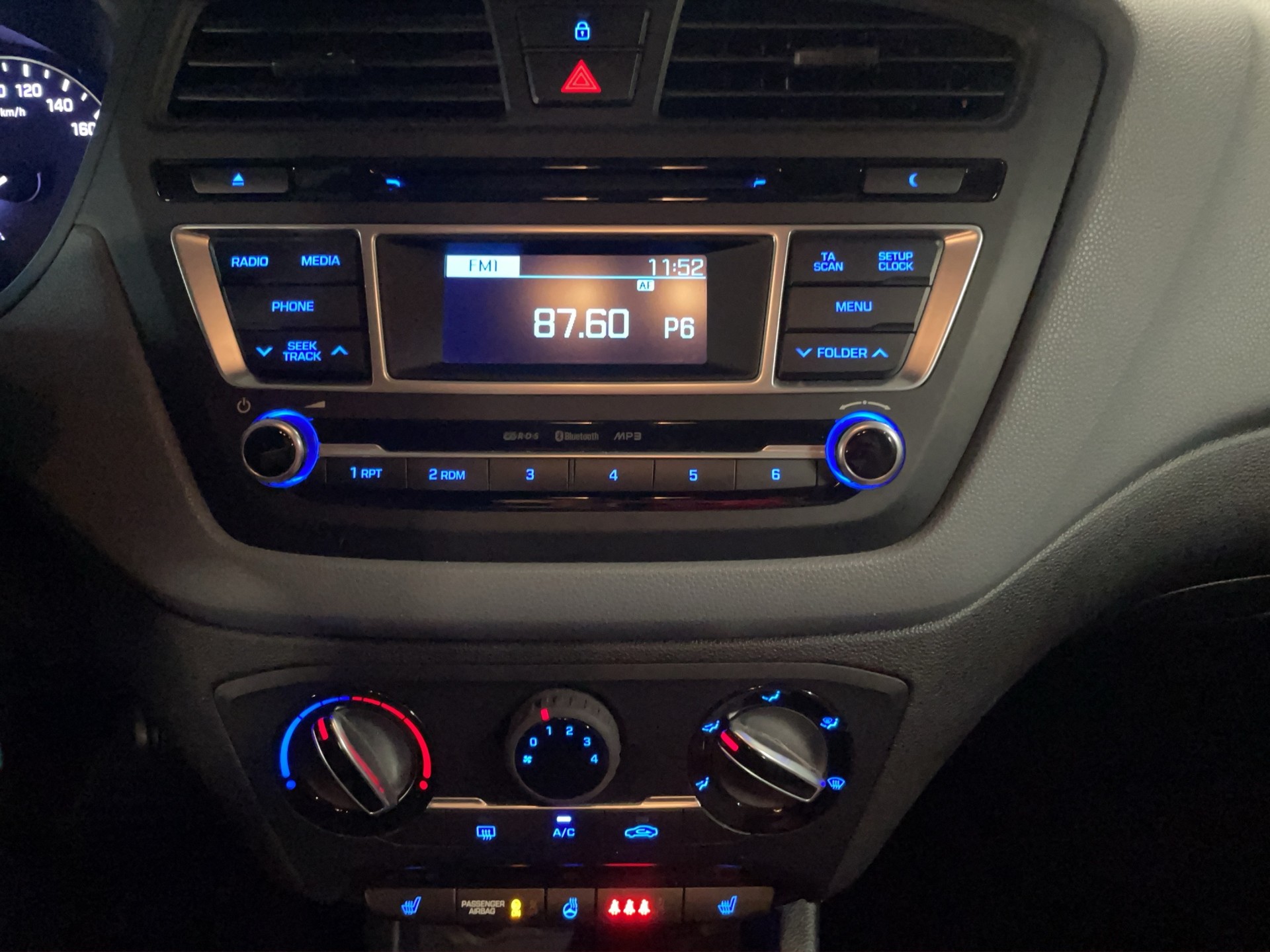 HYUNDAI i20 1.4 Amplia Automatic-image-10