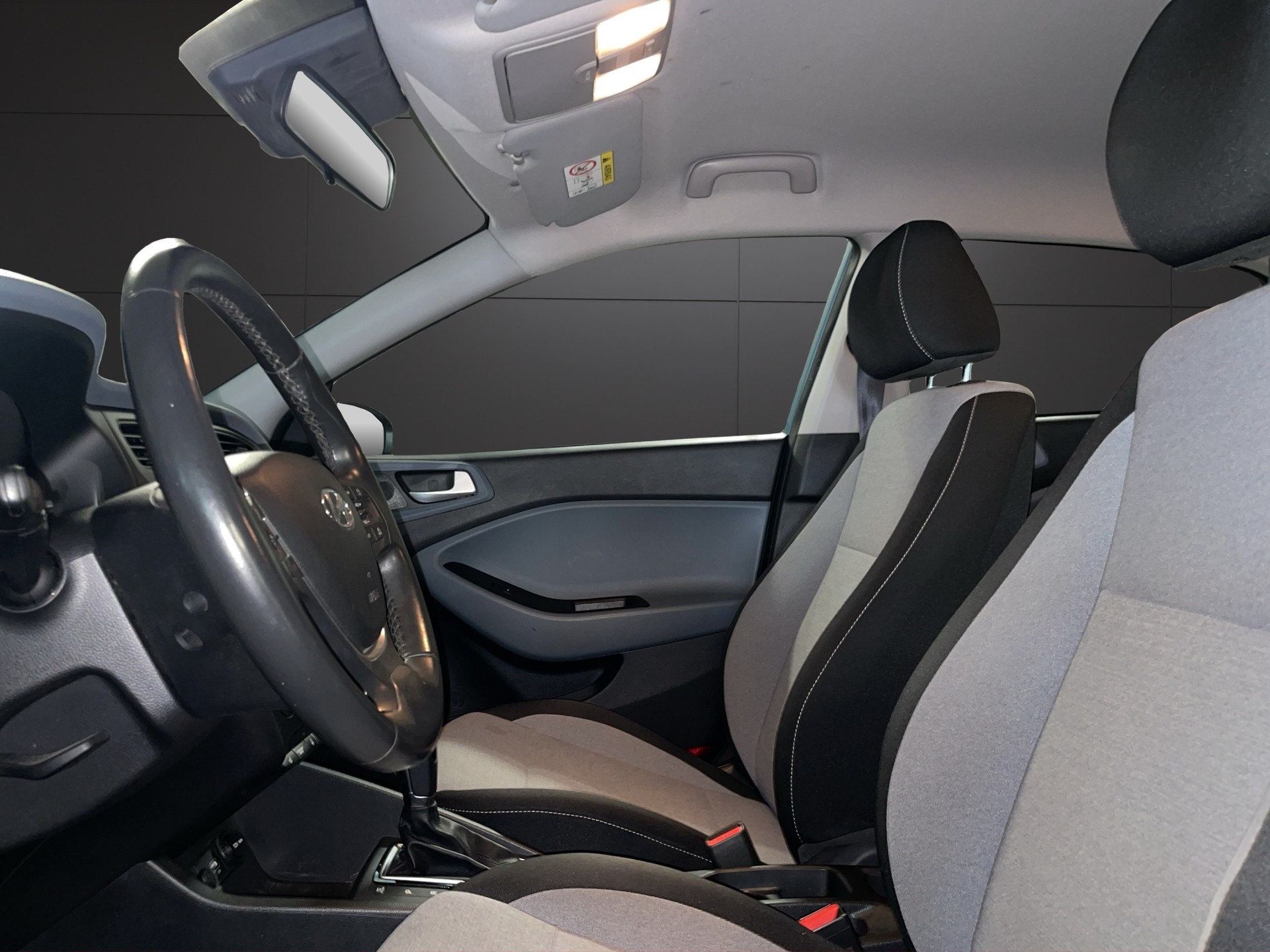 HYUNDAI i20 1.4 Amplia Automatic-image-8