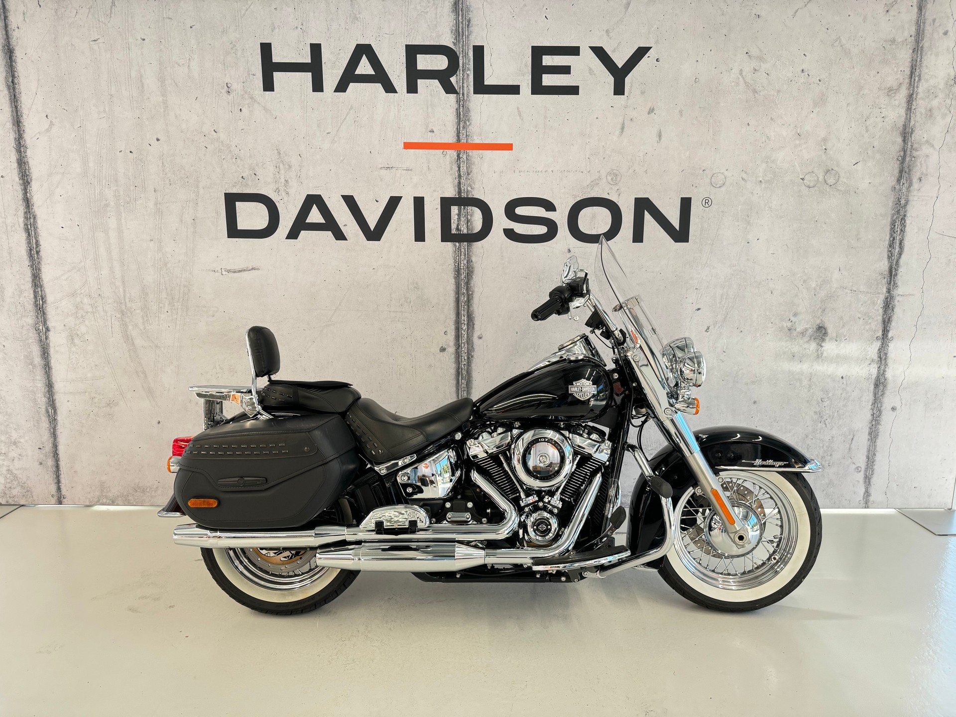 HARLEY-DAVIDSON FLHC Heritage Classic 107